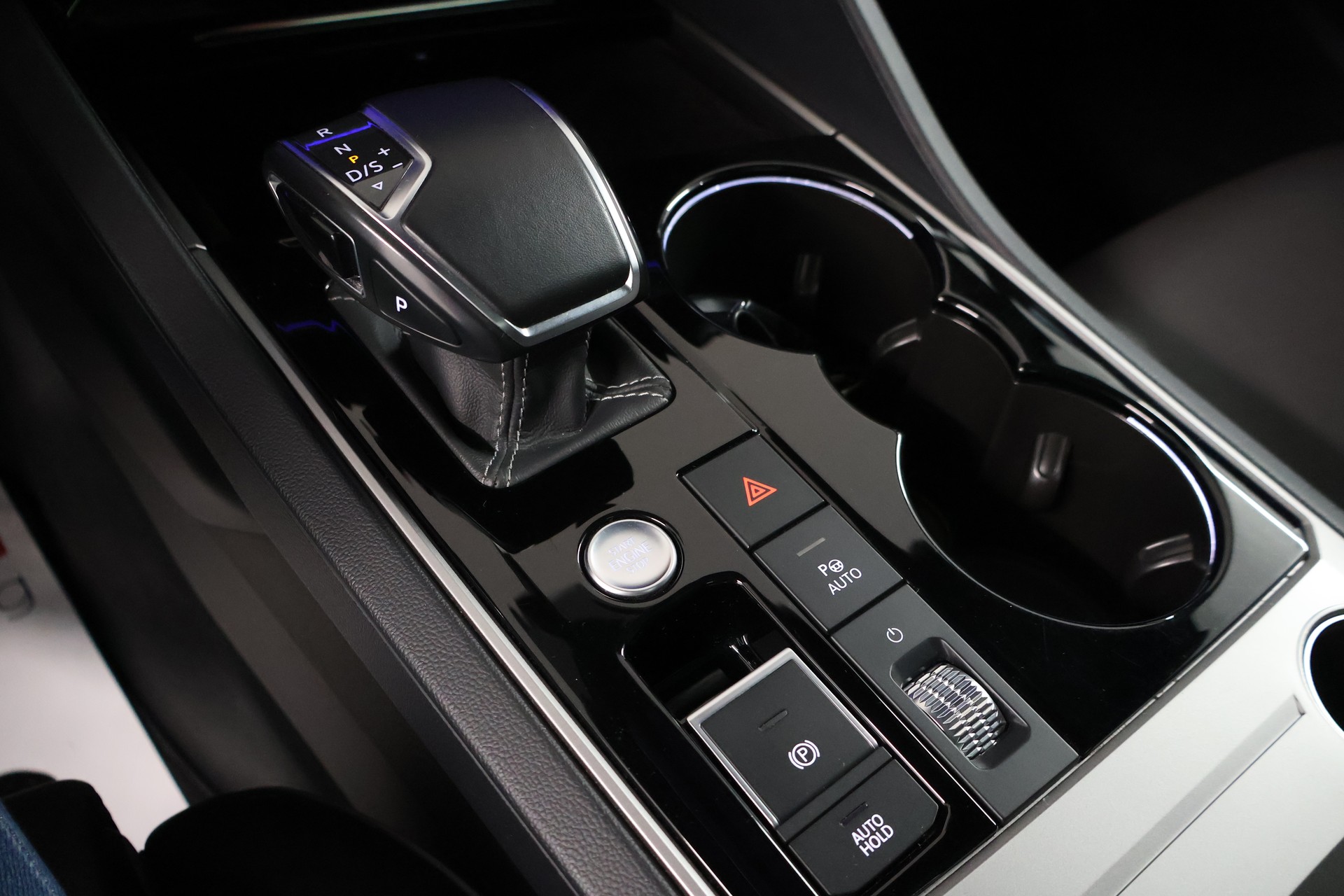 VW Touareg 3.0 TSI R-Line Tiptronic-image-25