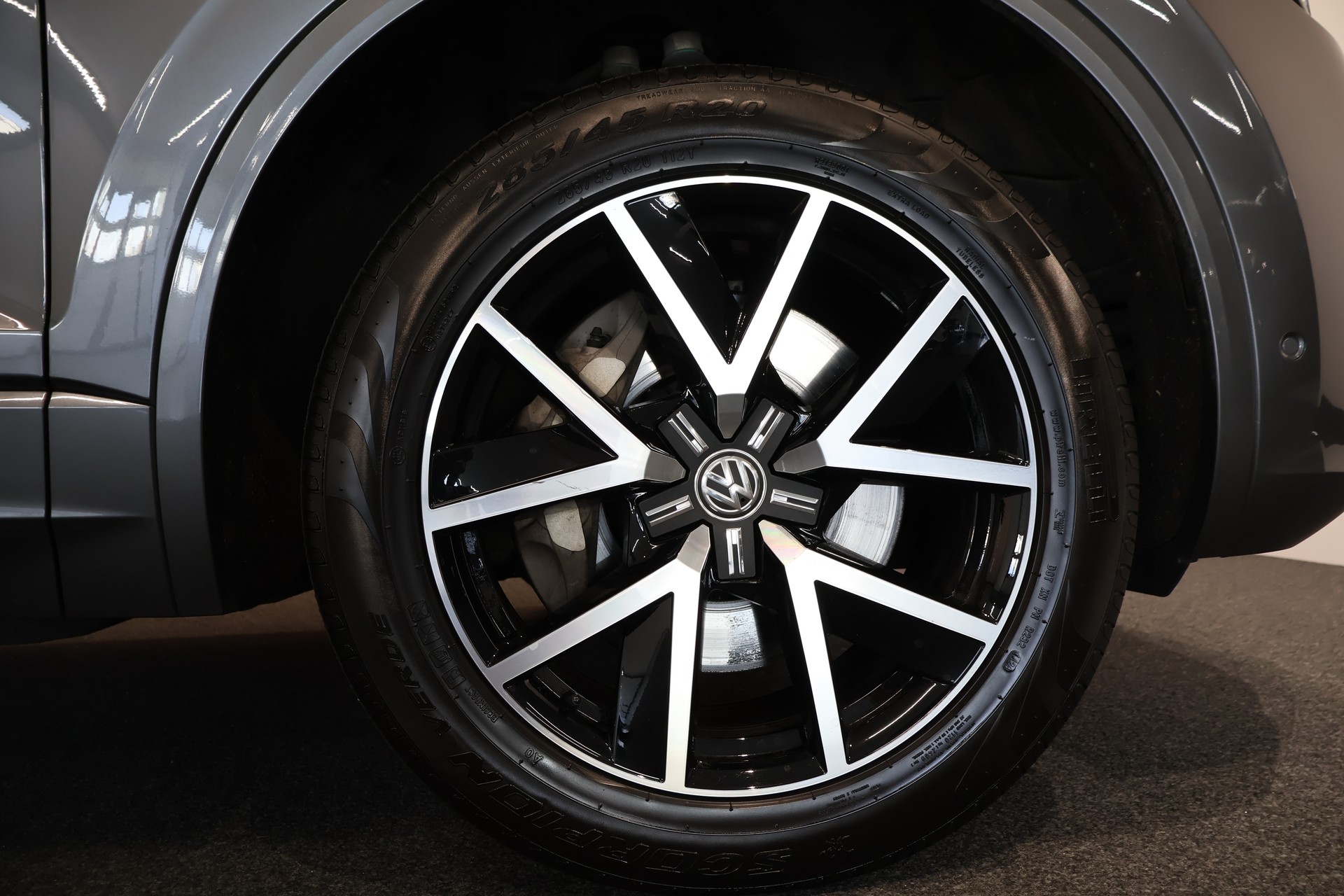 VW Touareg 3.0 TSI R-Line Tiptronic-image-30