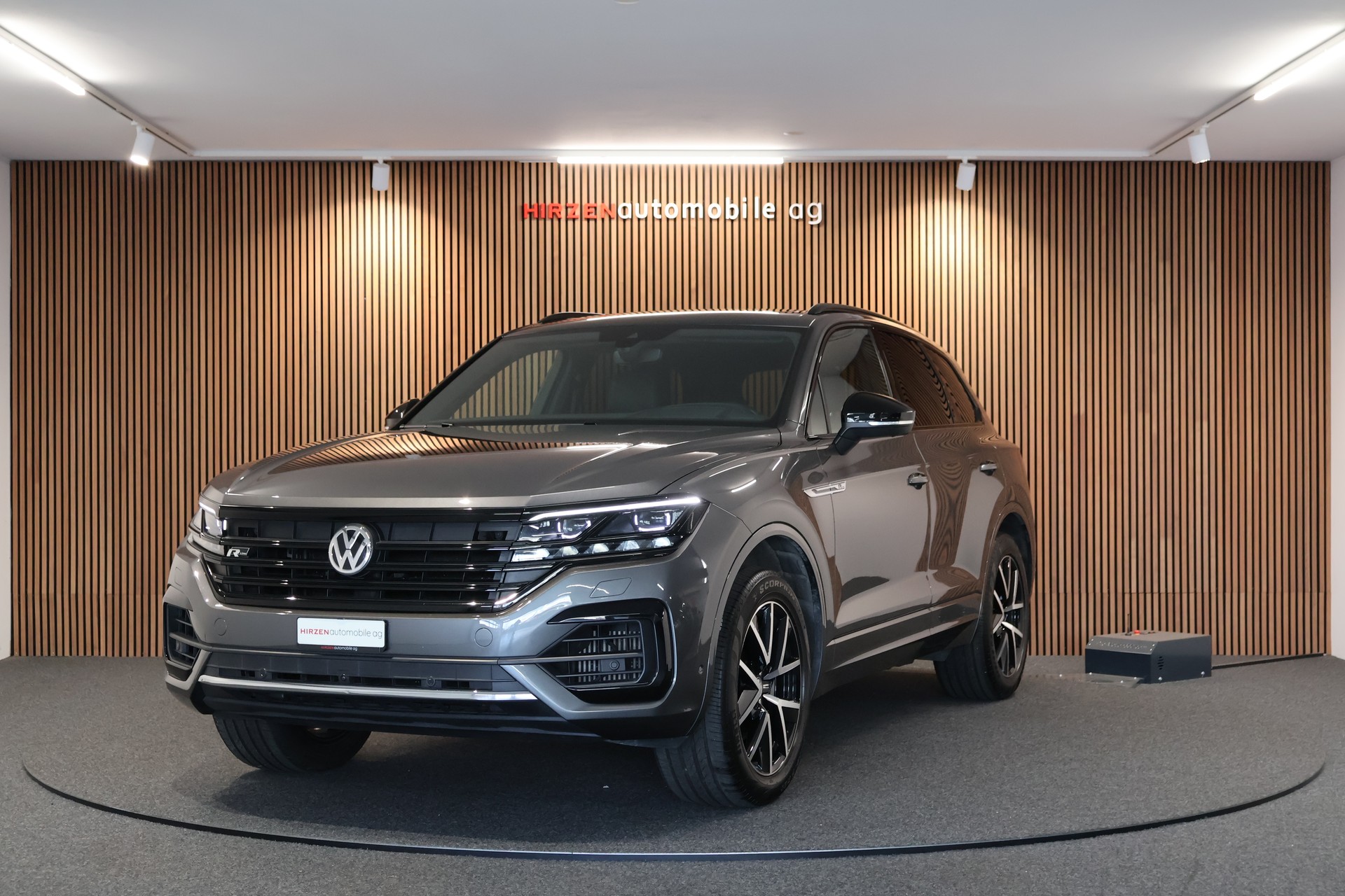 VW Touareg 3.0 TSI R-Line Tiptronic-image-0