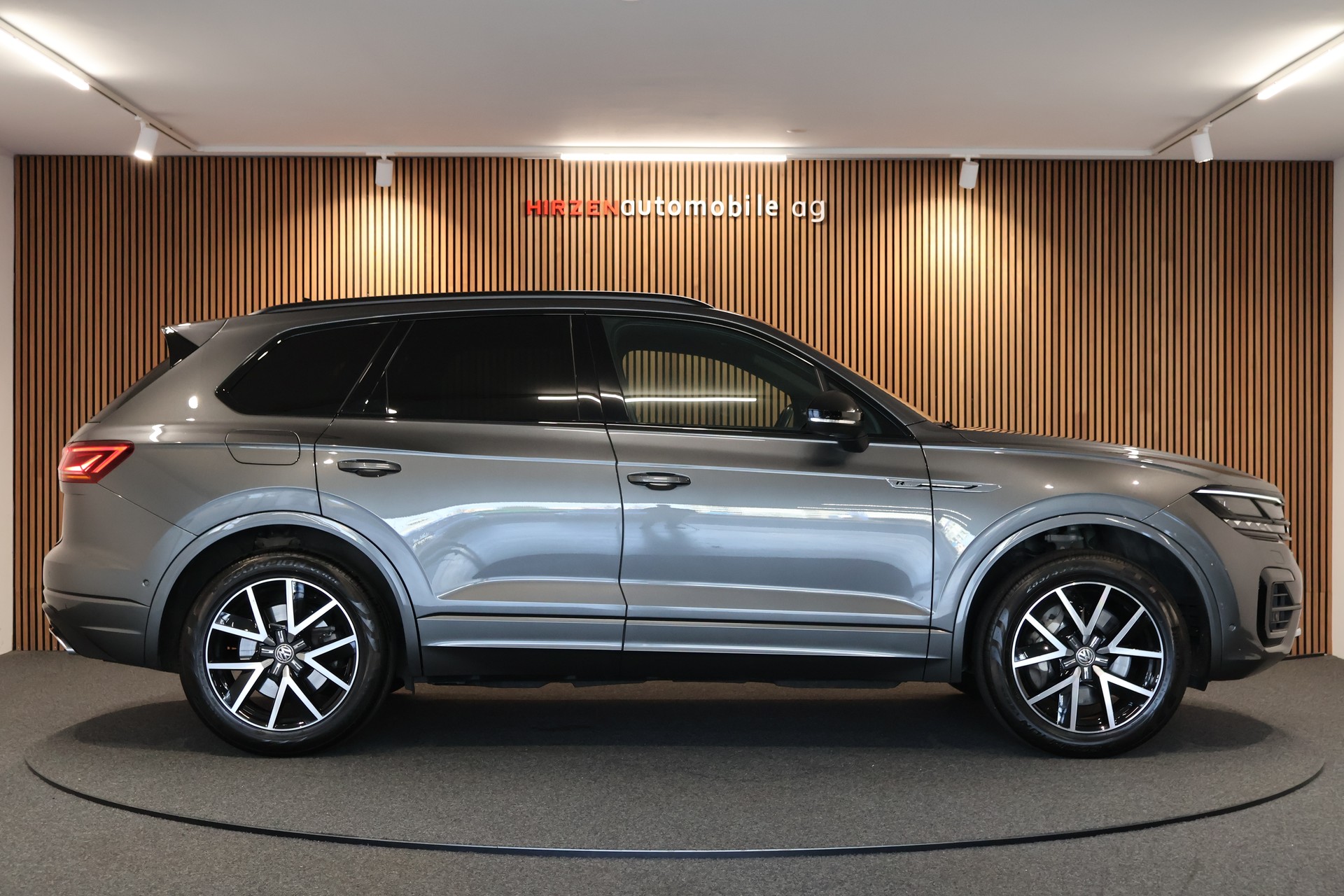 VW Touareg 3.0 TSI R-Line Tiptronic-image-5