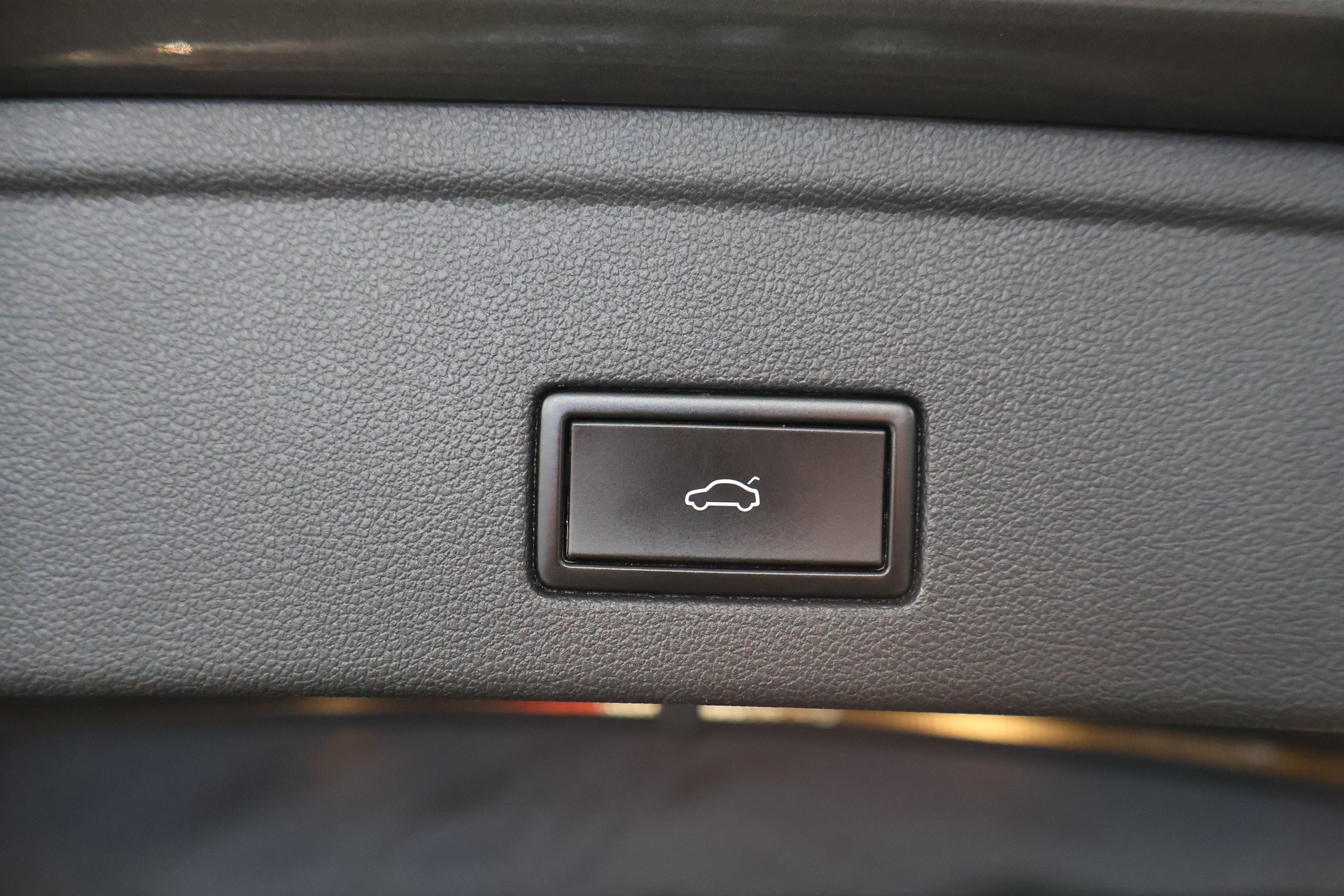 VW Touareg 3.0 TSI R-Line Tiptronic-image-13