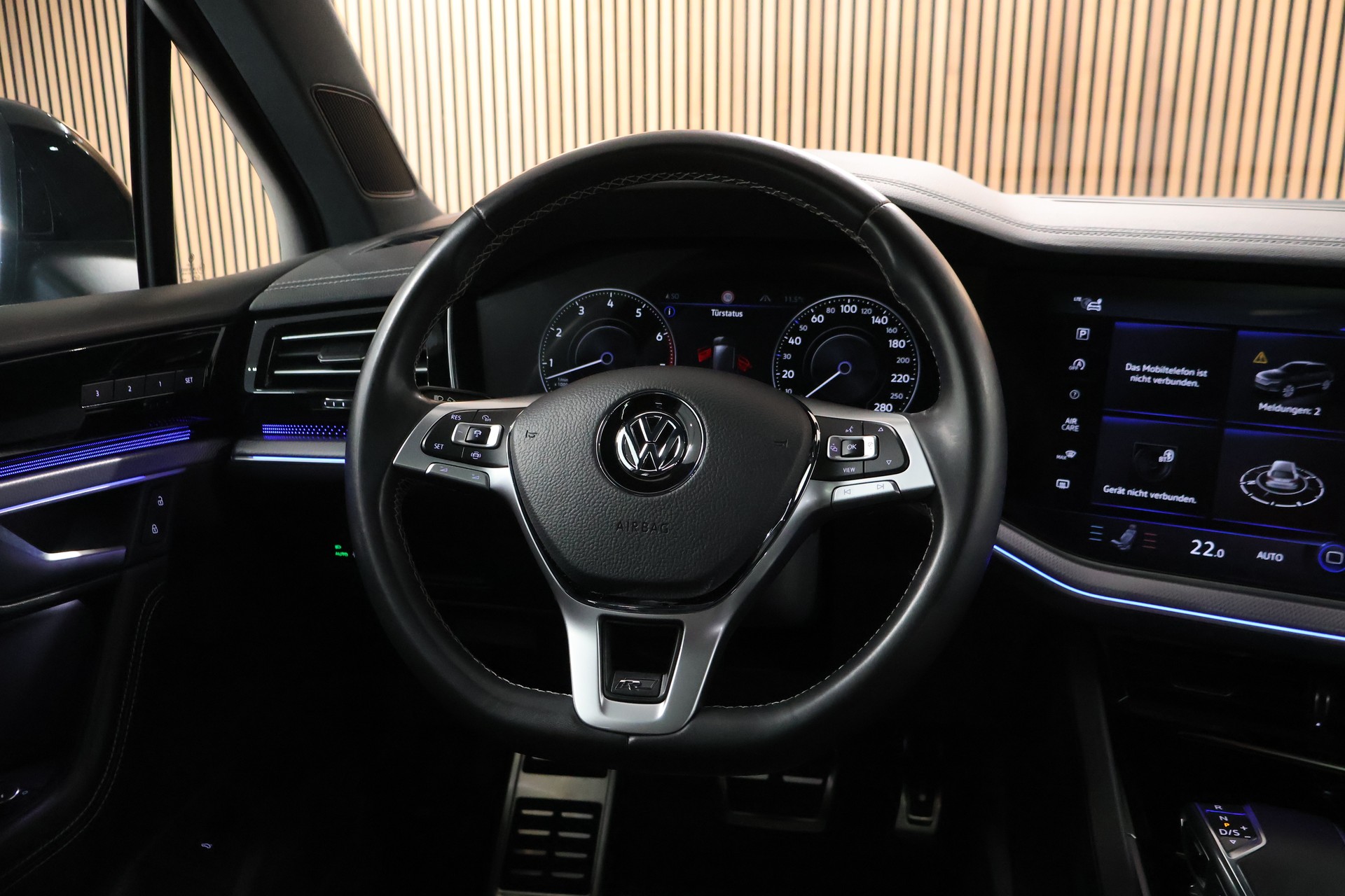 VW Touareg 3.0 TSI R-Line Tiptronic-image-16