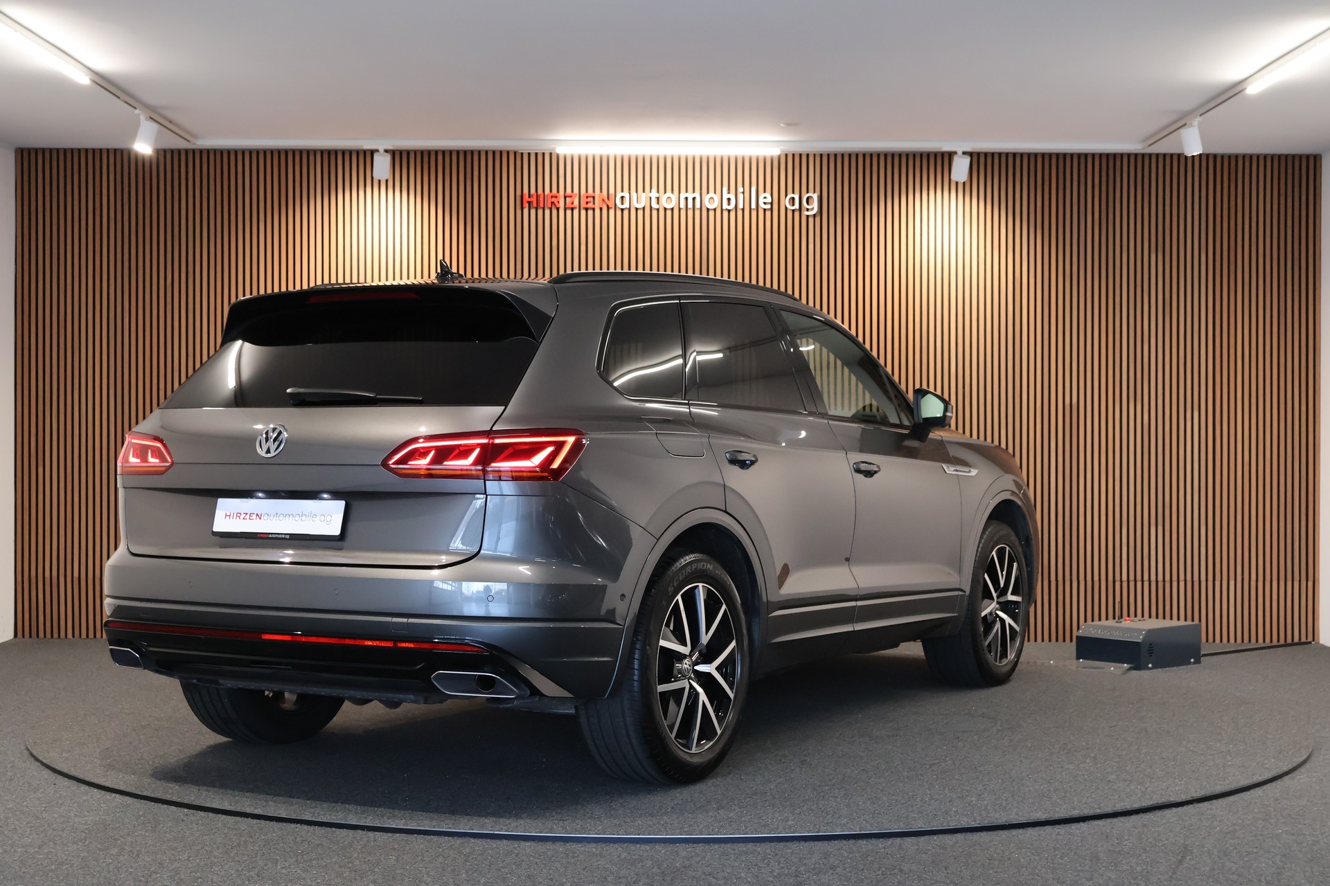 VW Touareg 3.0 TSI R-Line Tiptronic-image-4