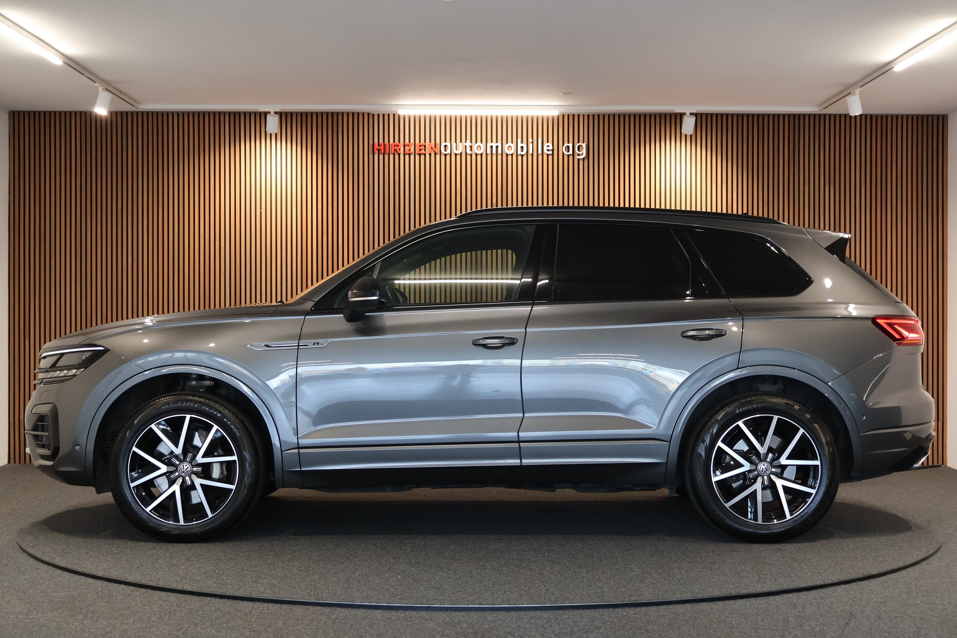 VW Touareg 3.0 TSI R-Line Tiptronic-image-1
