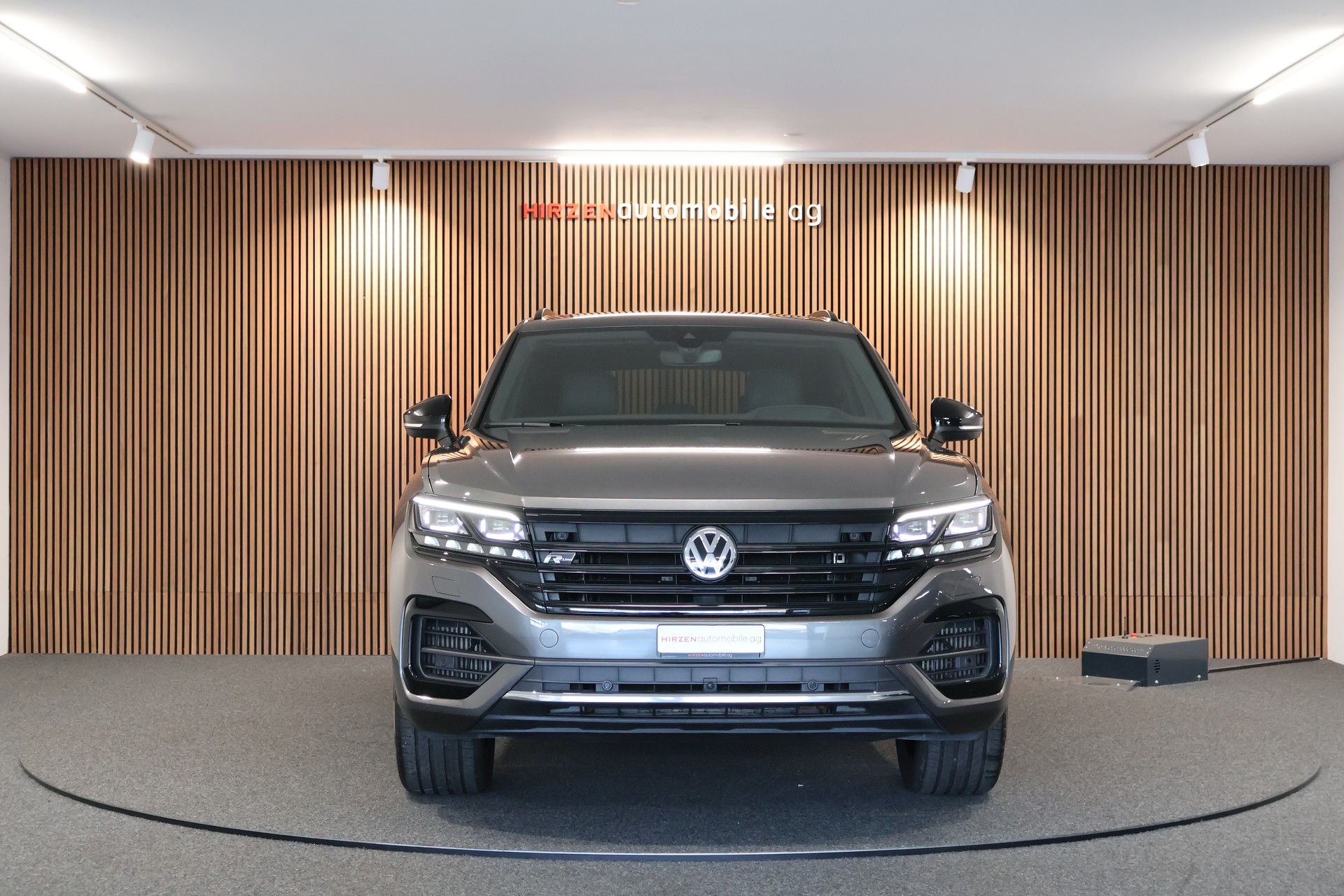VW Touareg 3.0 TSI R-Line Tiptronic-image-7