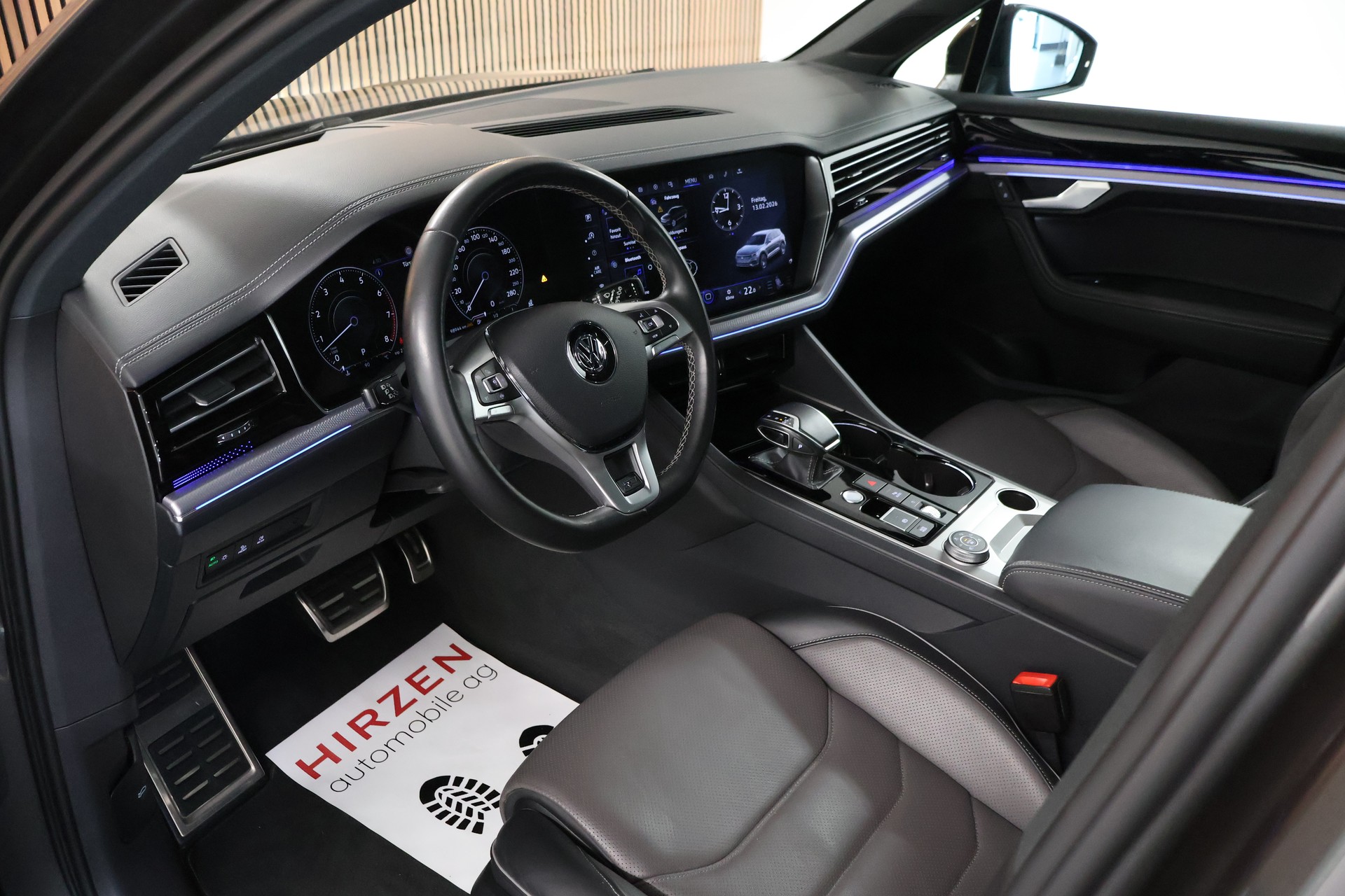 VW Touareg 3.0 TSI R-Line Tiptronic-image-9