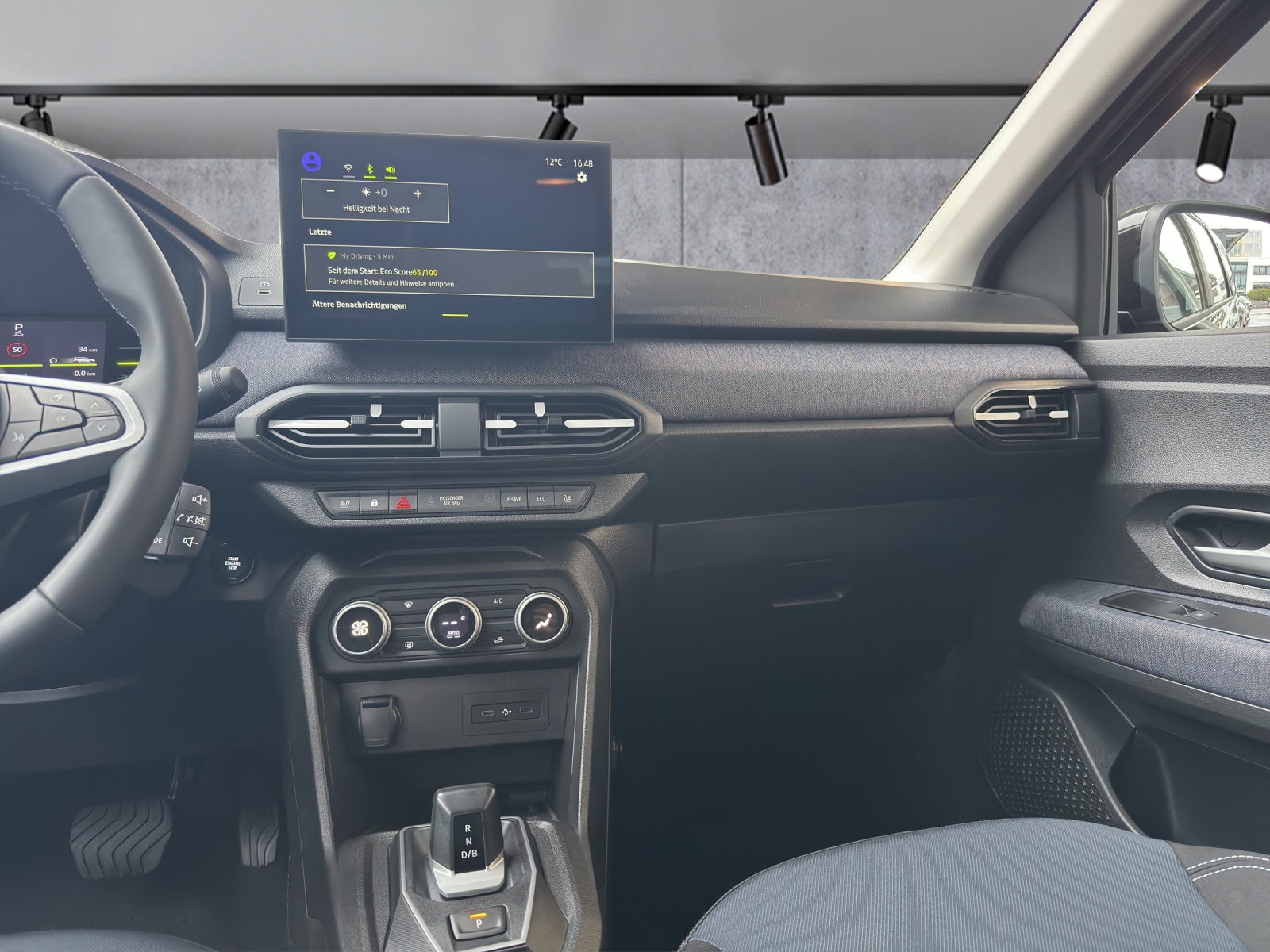 DACIA Jogger HEV 155 Journey-image-9