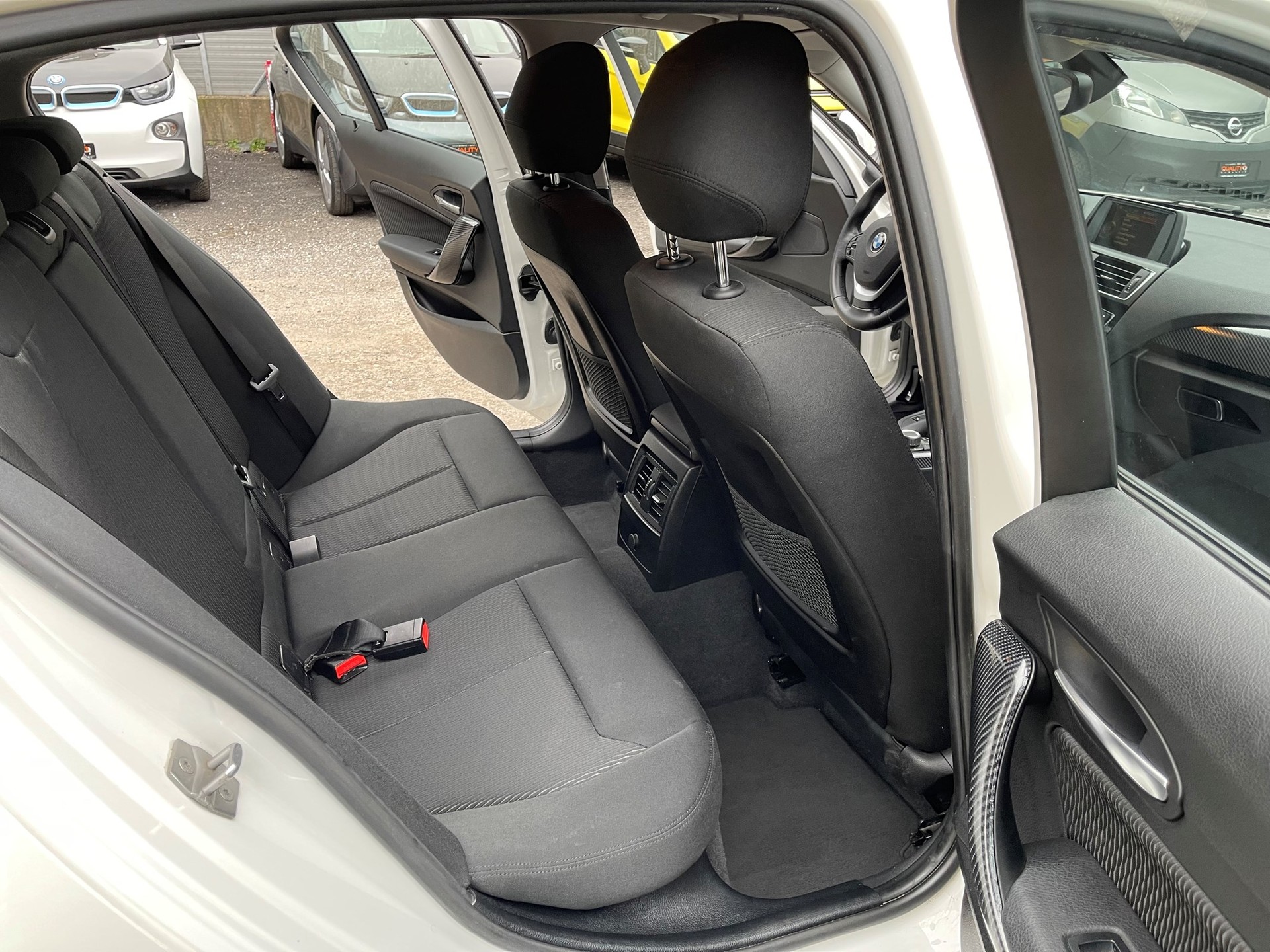 BMW 118i Sport Line-image-8