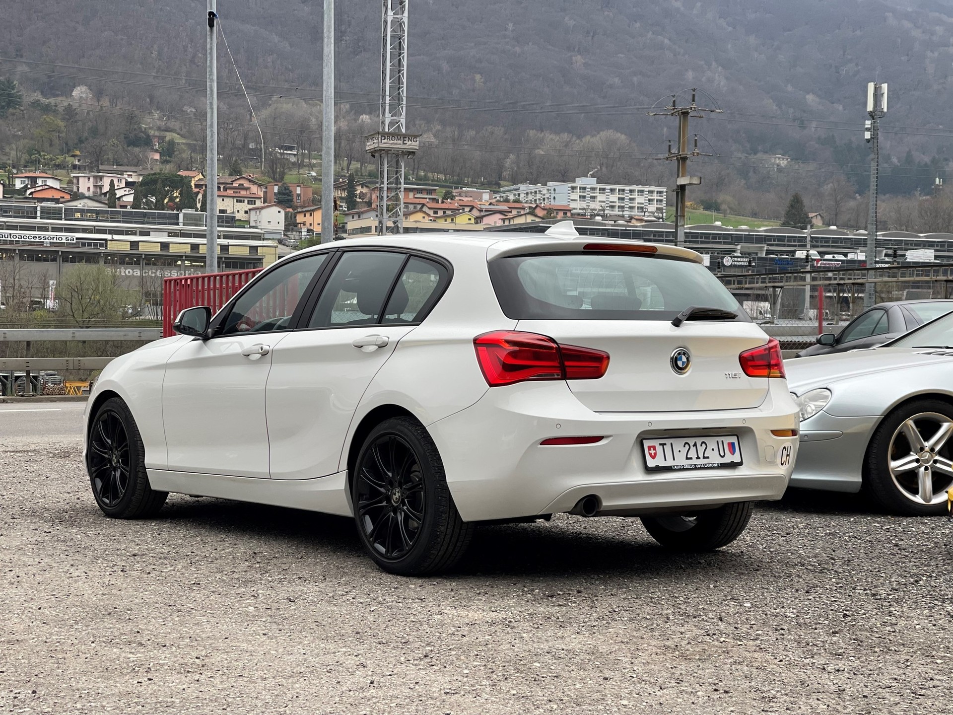 BMW 118i Sport Line-image-3