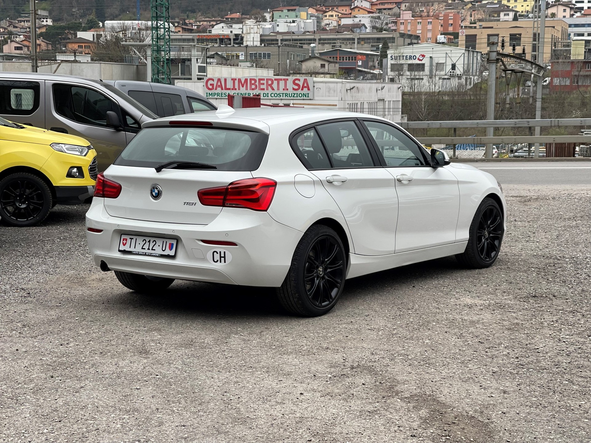 BMW 118i Sport Line-image-2