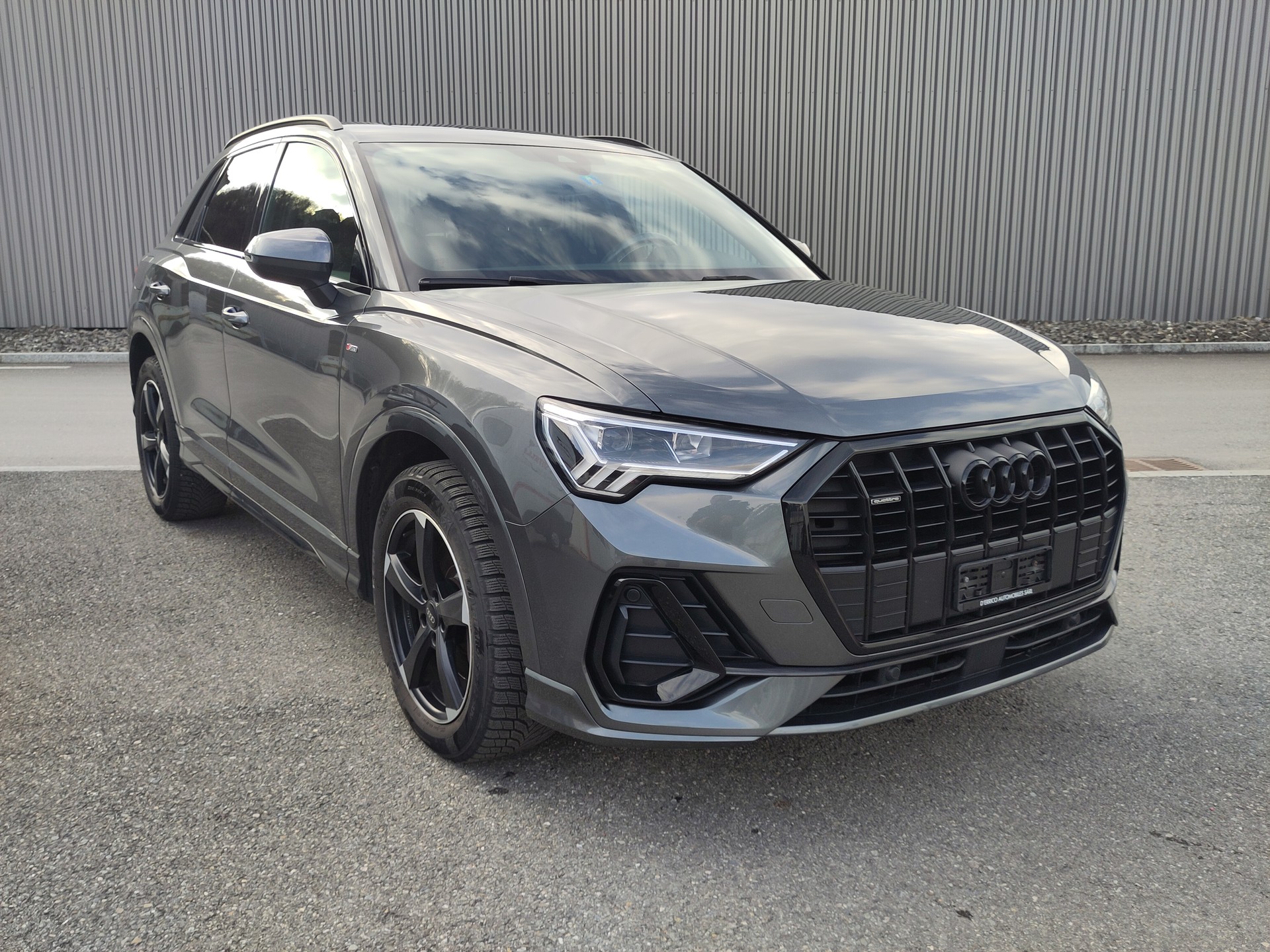 AUDI Q3 40 TDI S line Attraction quattro S-tronic-image-0