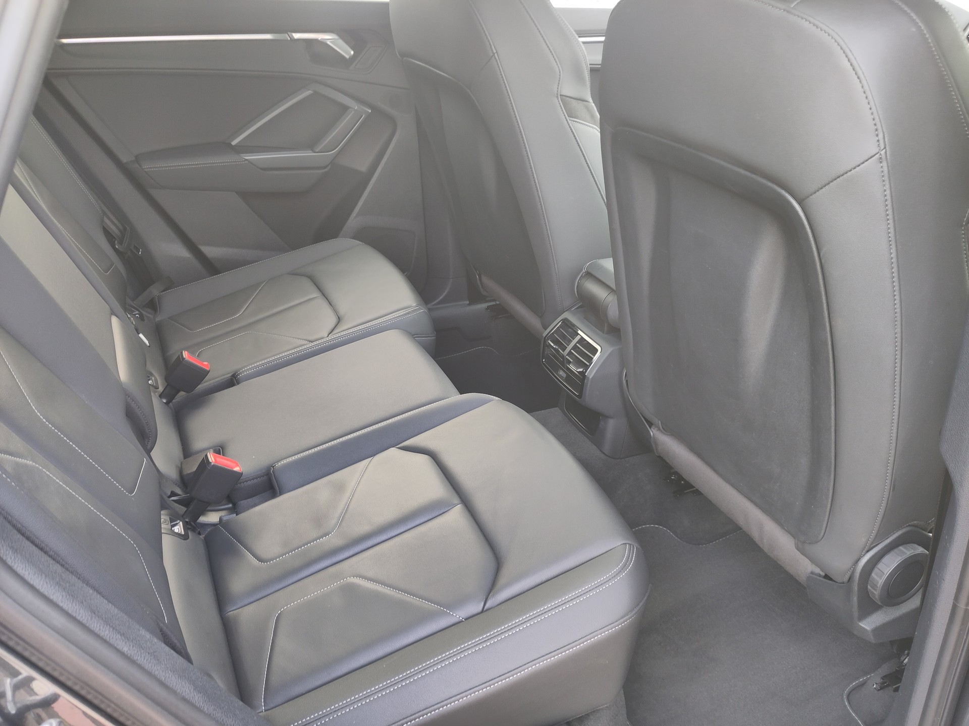 AUDI Q3 40 TDI S line Attraction quattro S-tronic-image-9