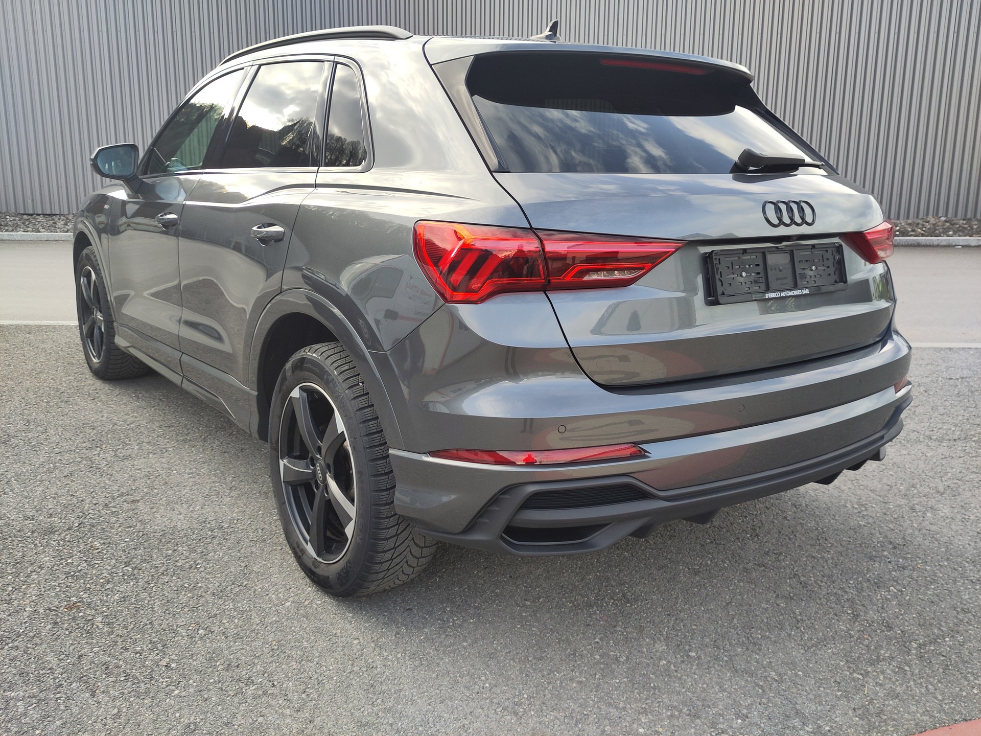 AUDI Q3 40 TDI S line Attraction quattro S-tronic-image-2