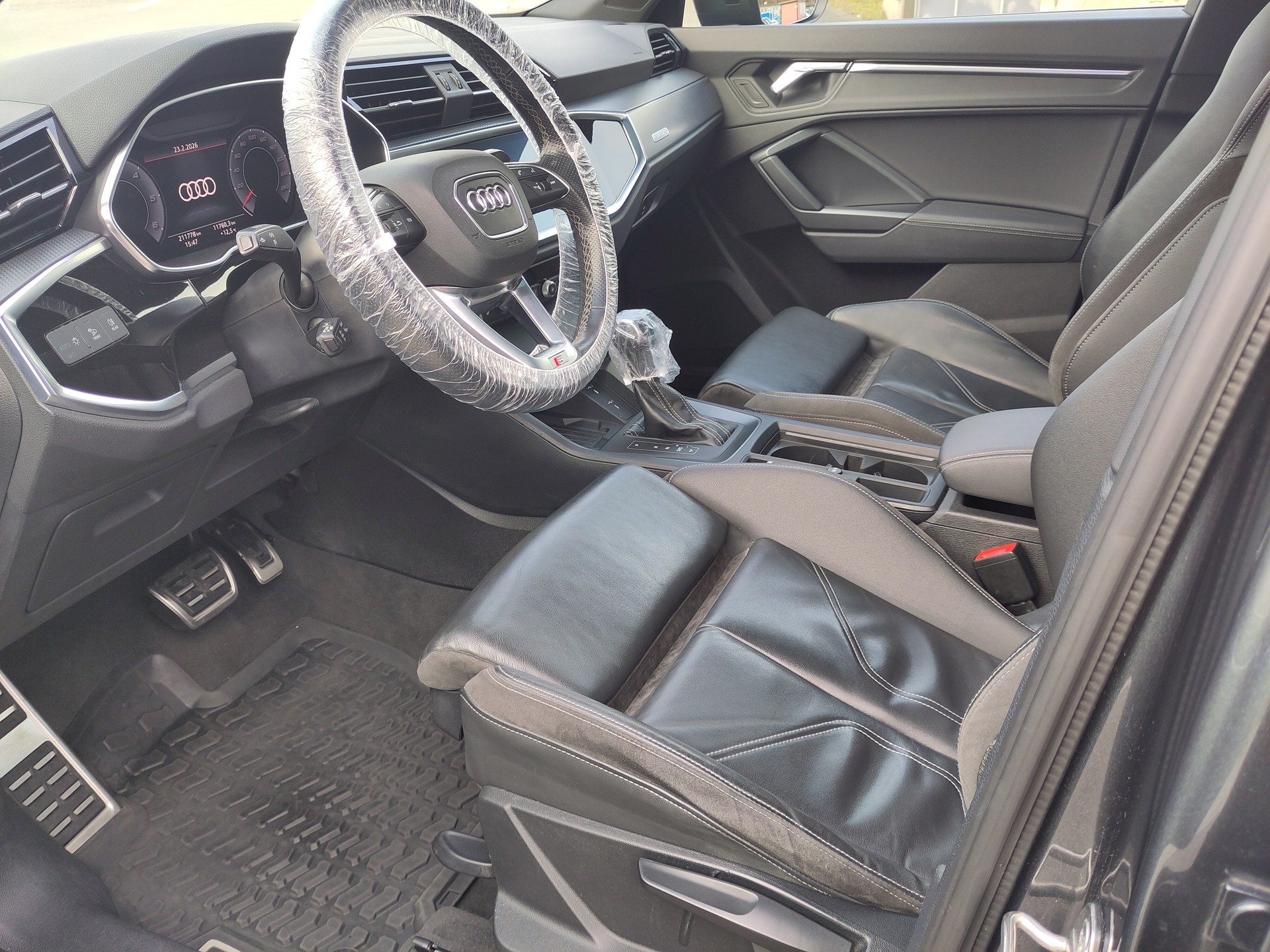 AUDI Q3 40 TDI S line Attraction quattro S-tronic-image-4
