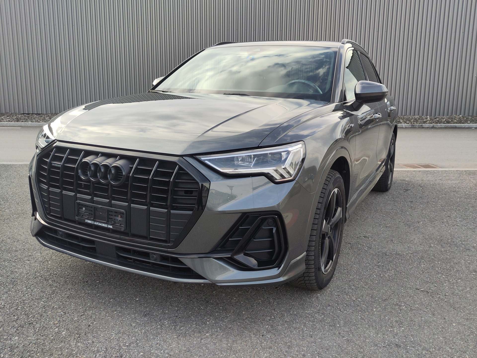 AUDI Q3 40 TDI S line Attraction quattro S-tronic-image-1