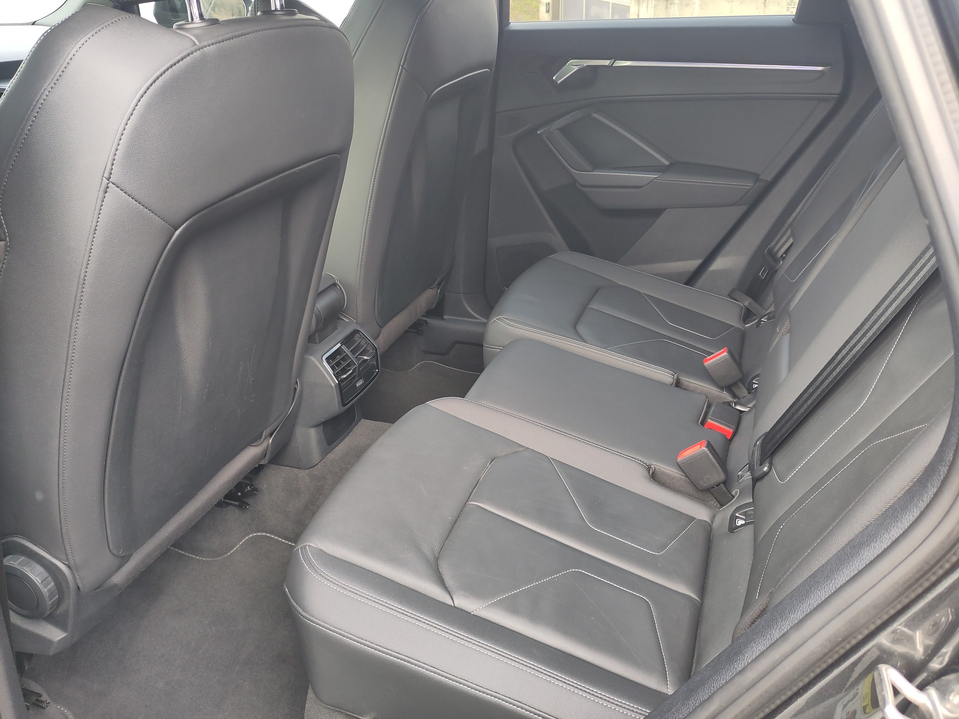 AUDI Q3 40 TDI S line Attraction quattro S-tronic-image-8
