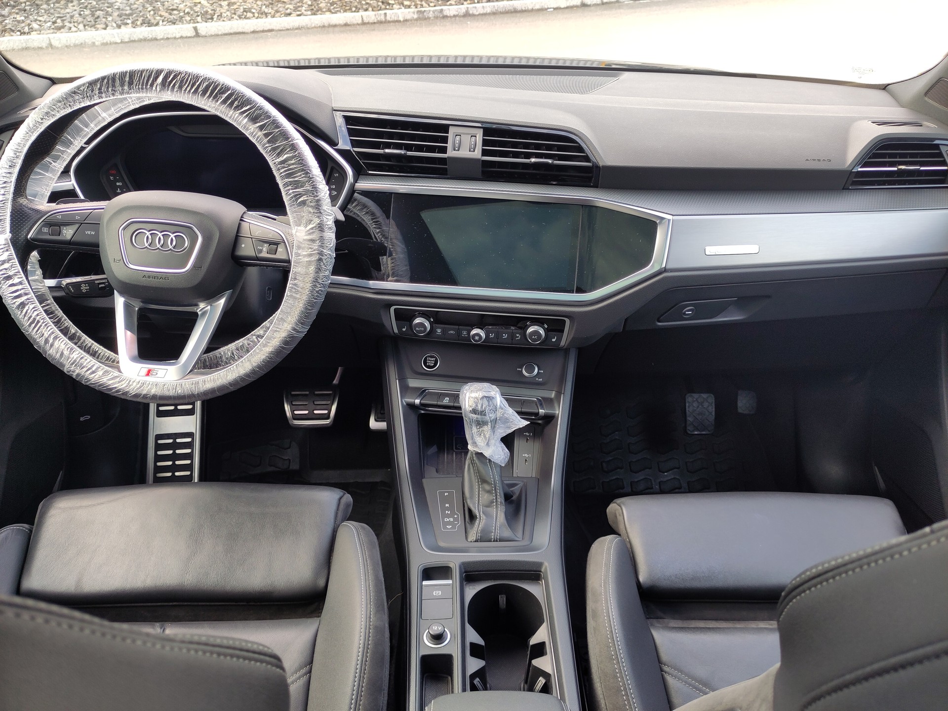 AUDI Q3 40 TDI S line Attraction quattro S-tronic-image-12