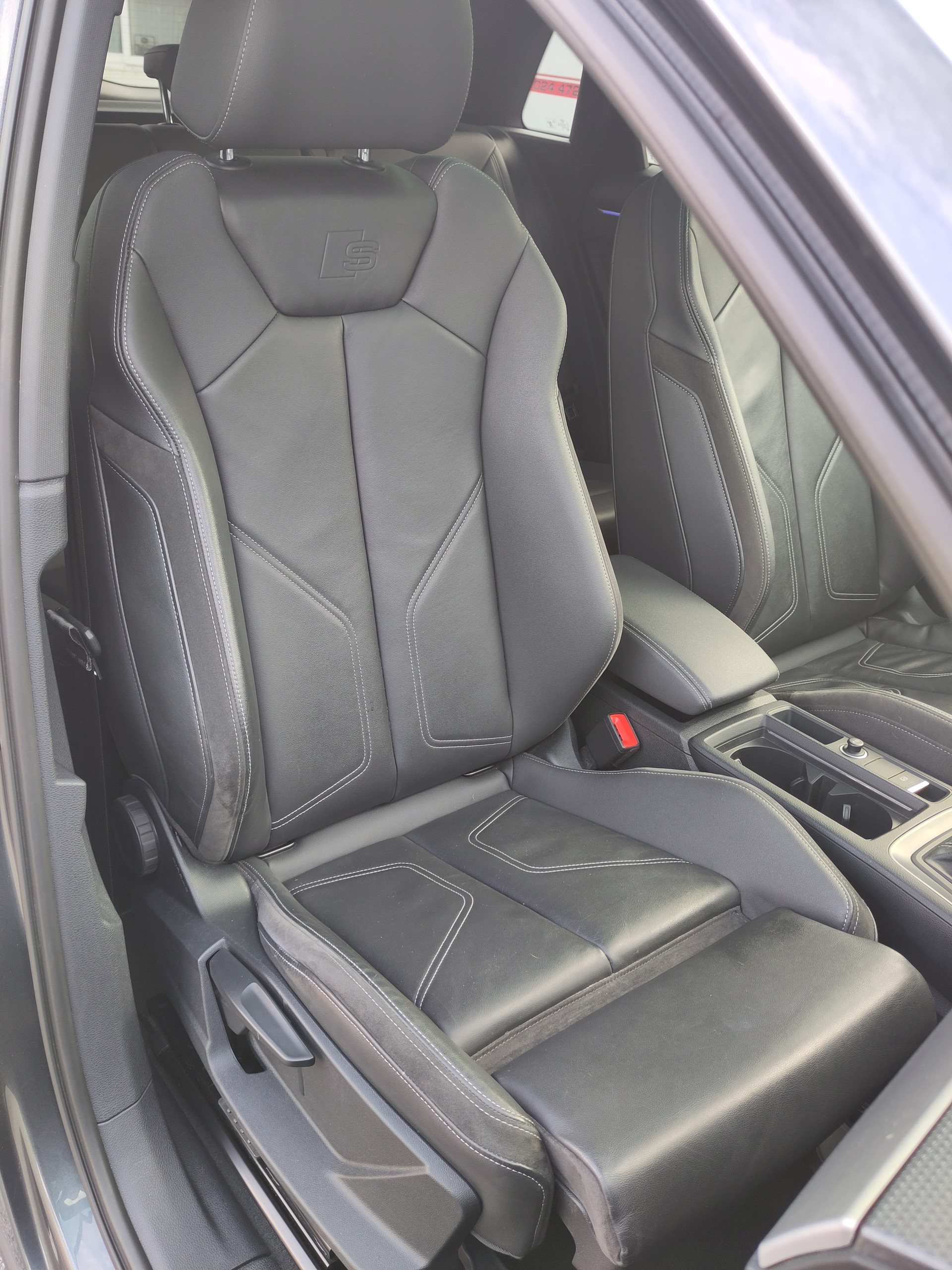 AUDI Q3 40 TDI S line Attraction quattro S-tronic-image-6