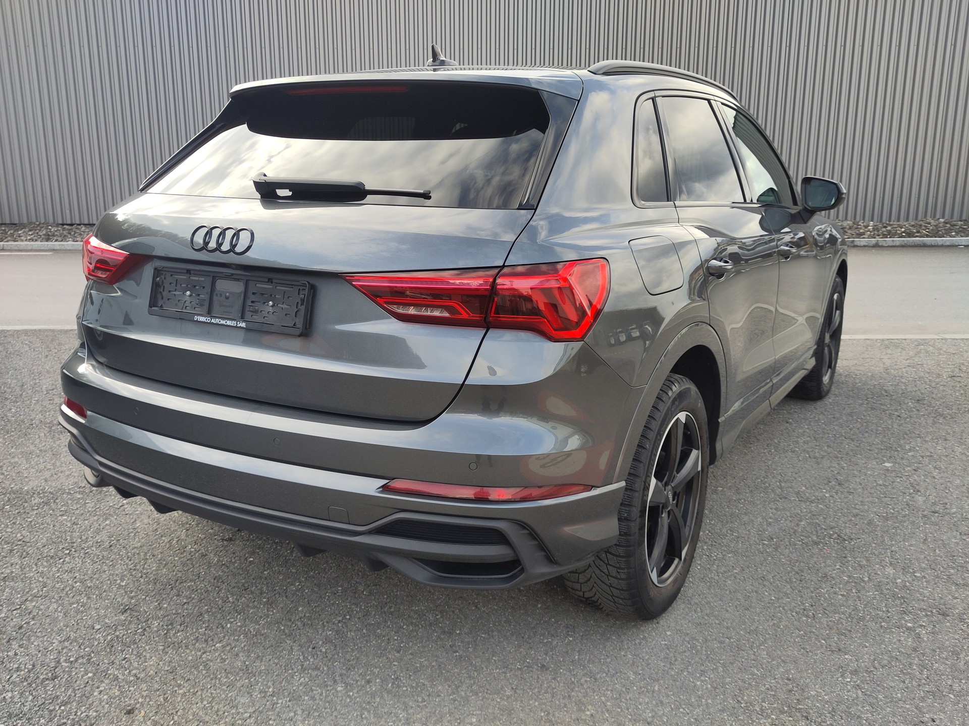 AUDI Q3 40 TDI S line Attraction quattro S-tronic-image-3