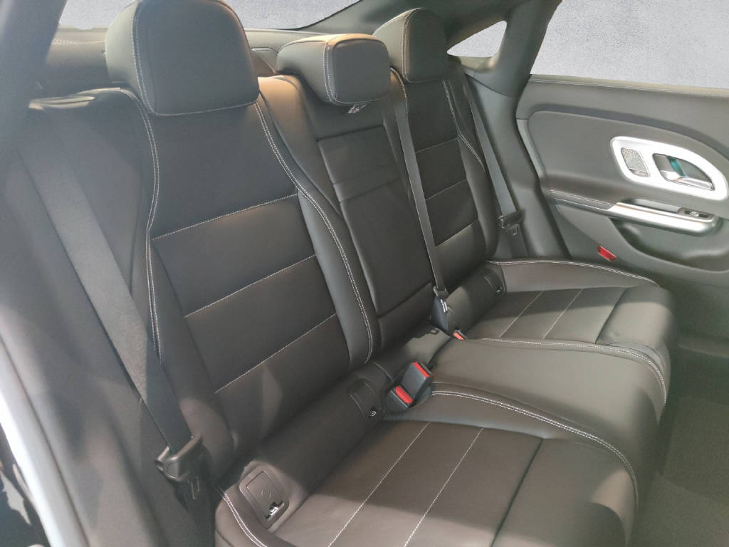 MERCEDES-BENZ CLA 220 AMG Line 4Matic-image-13