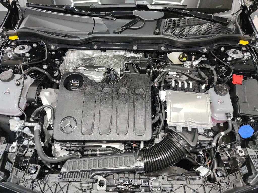 MERCEDES-BENZ CLA 220 AMG Line 4Matic-image-9