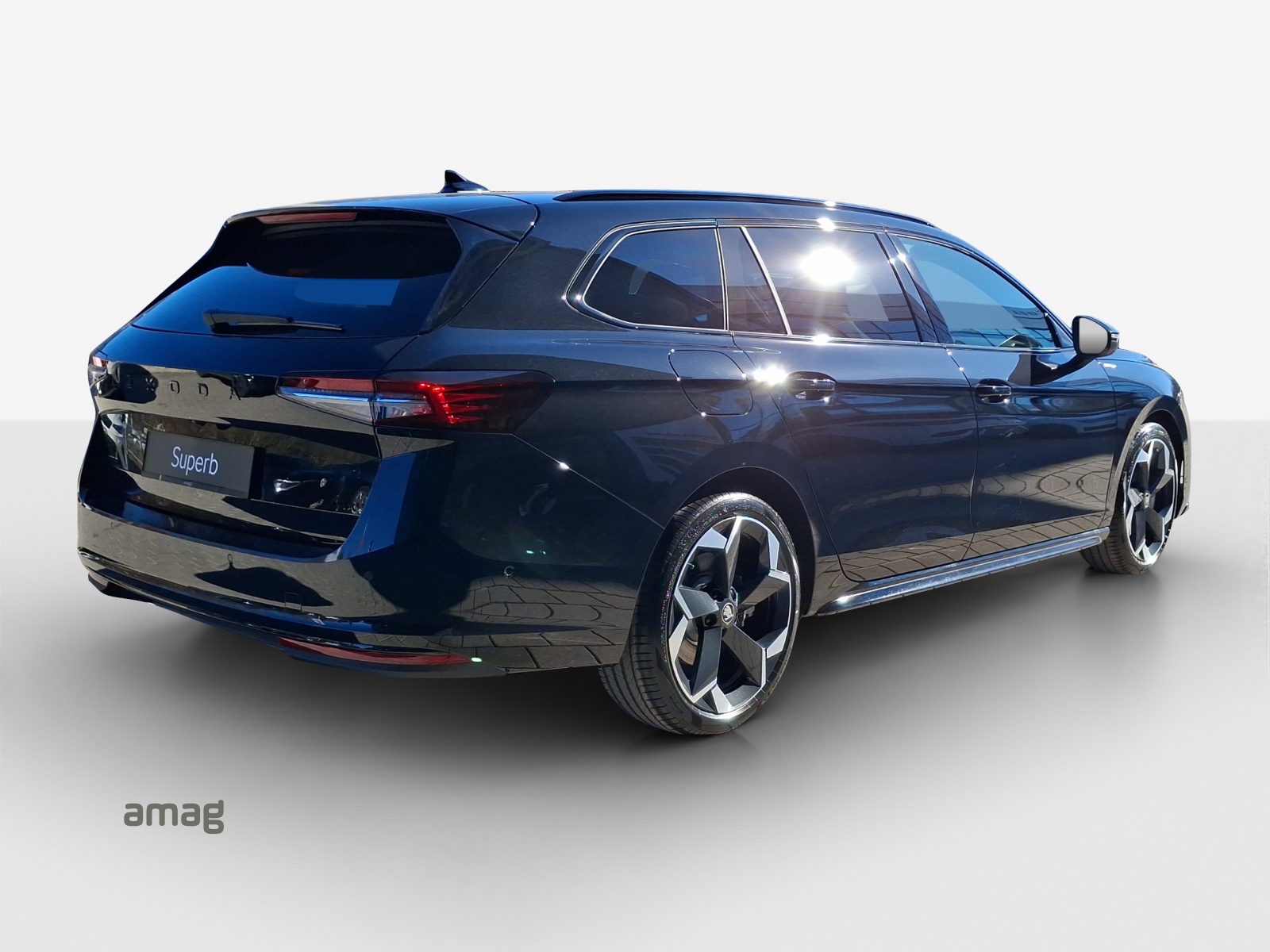 SKODA Superb Combi 2.0 TSI Sportline 4x4 DSG-image-4