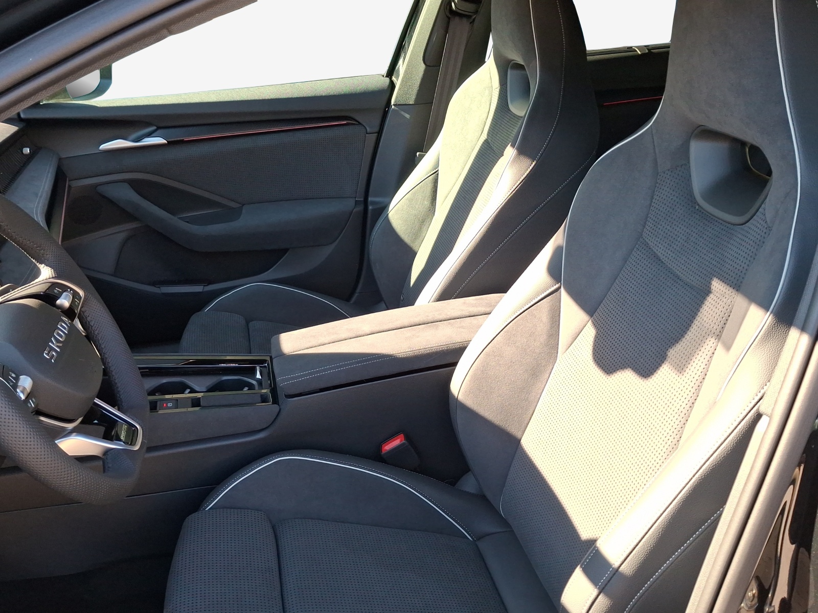SKODA Superb Combi 2.0 TSI Sportline 4x4 DSG-image-7