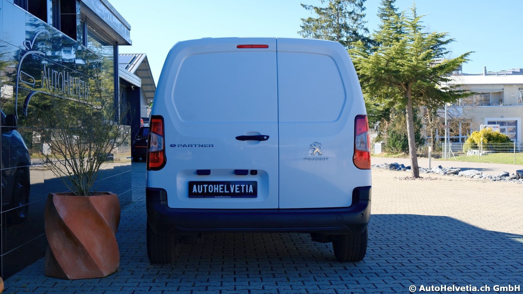 PEUGEOT e-Partner Long 50kWh-image-6