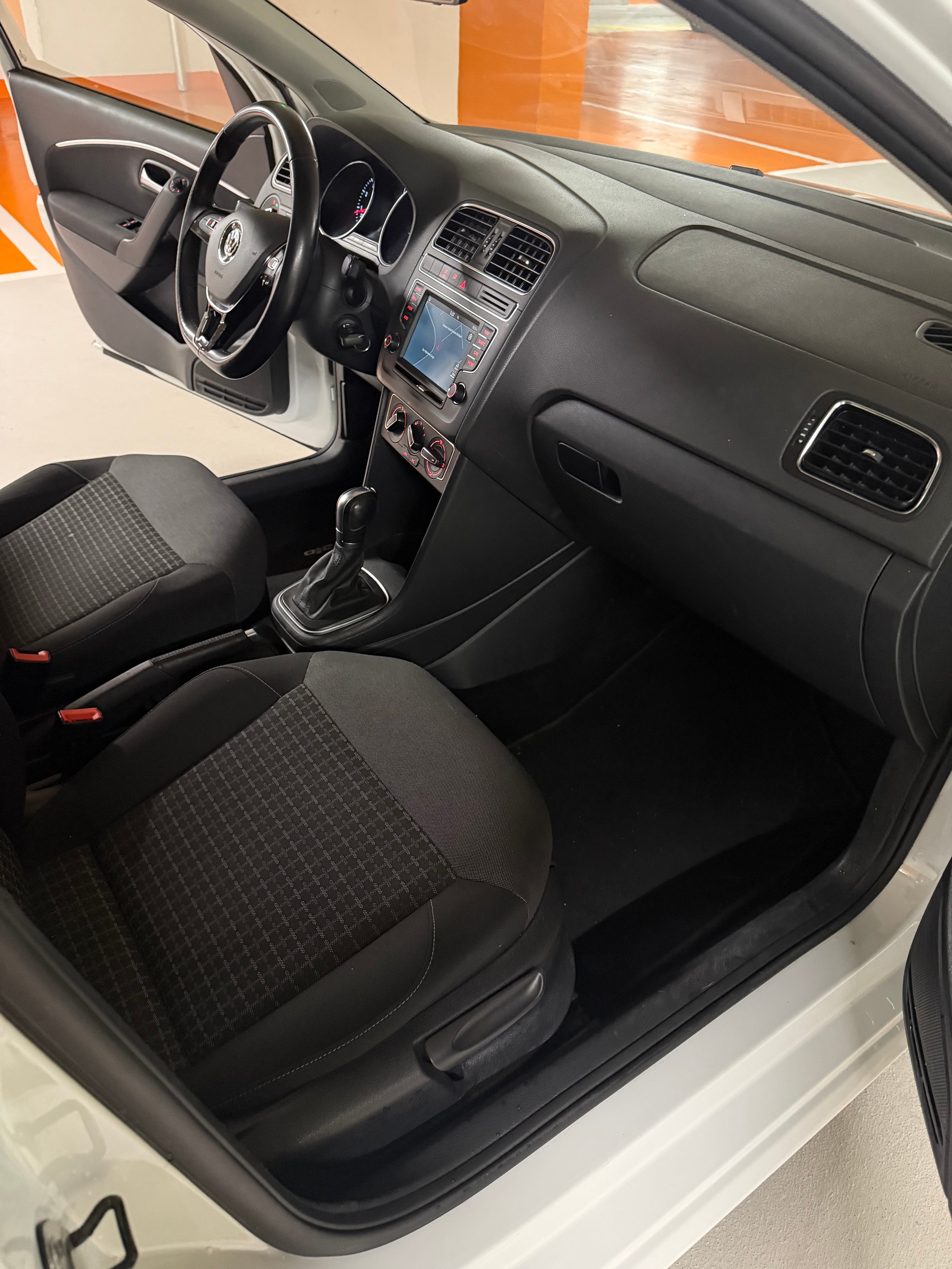 VW Polo 1.2 TSI BMT Allstar DSG-image-11