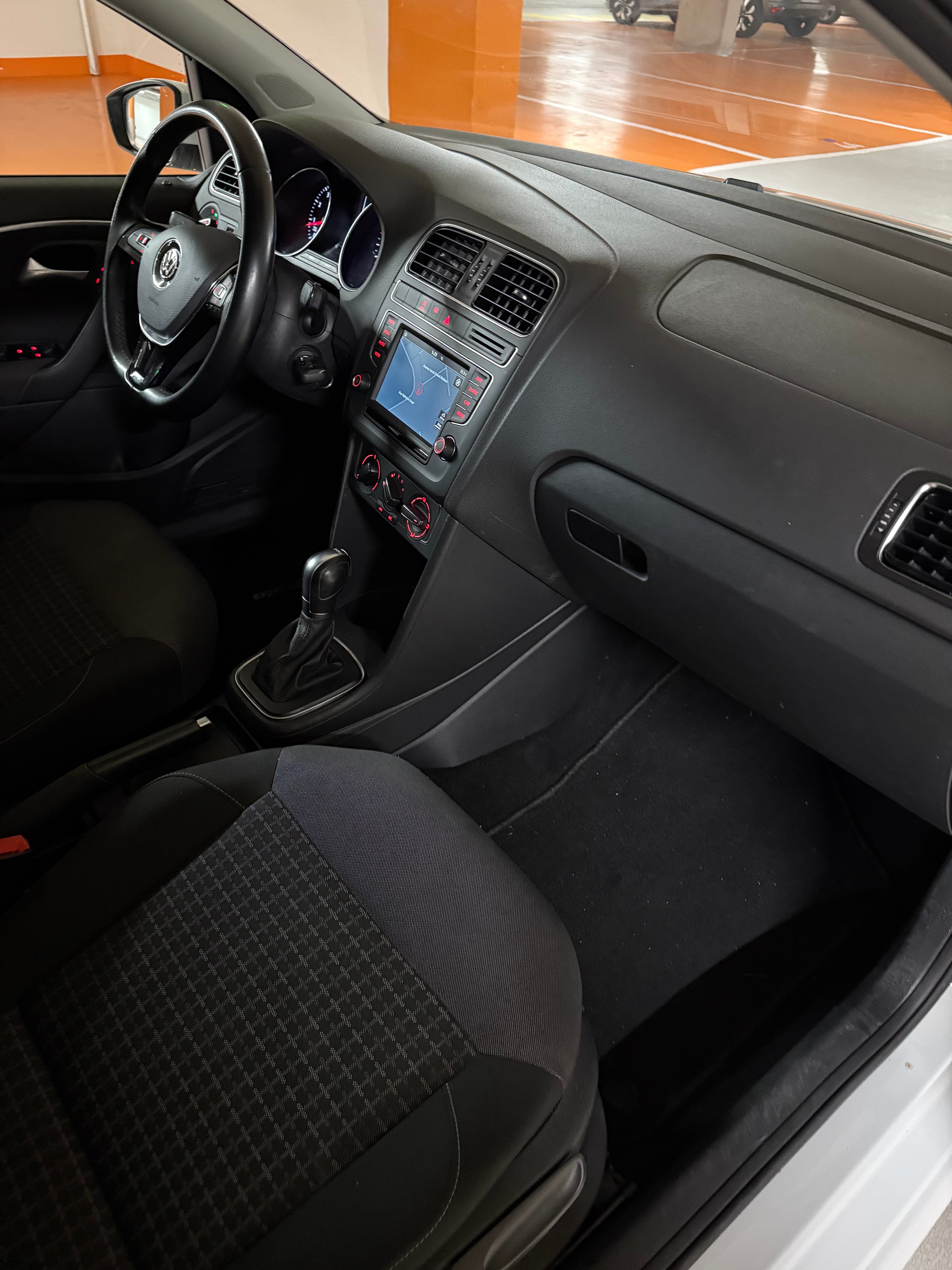 VW Polo 1.2 TSI BMT Allstar DSG-image-13