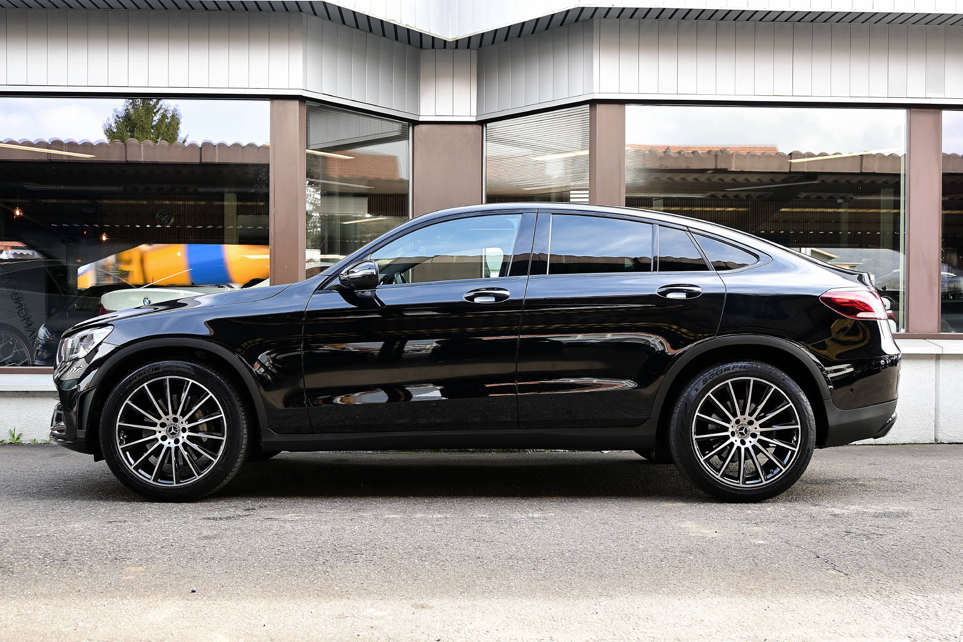 MERCEDES-BENZ GLC 300 d 4m Coupé AMG Line *AHK*LED*HUD*-image-3