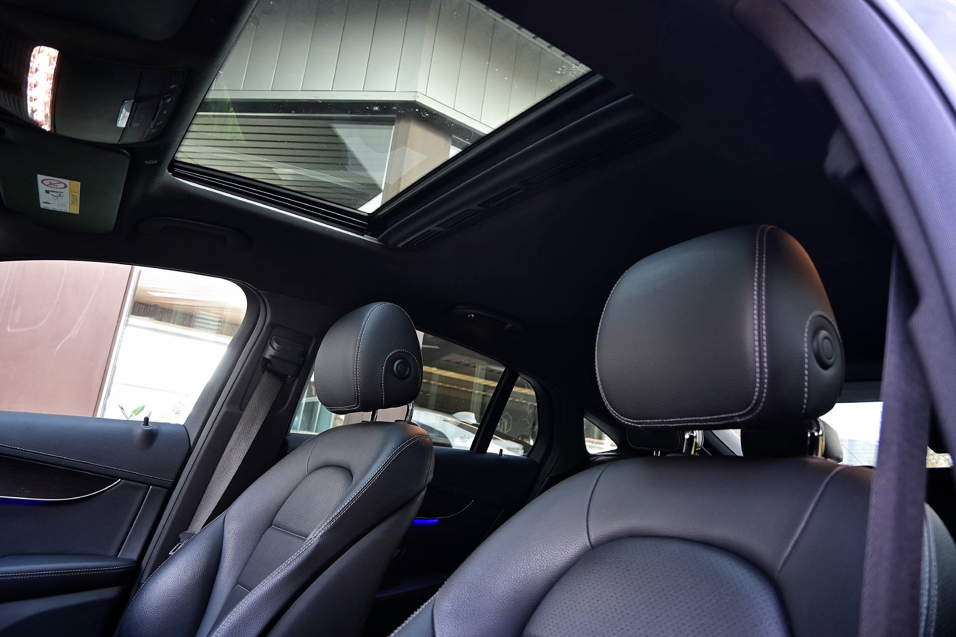 MERCEDES-BENZ GLC 300 d 4m Coupé AMG Line *AHK*LED*HUD*-image-16