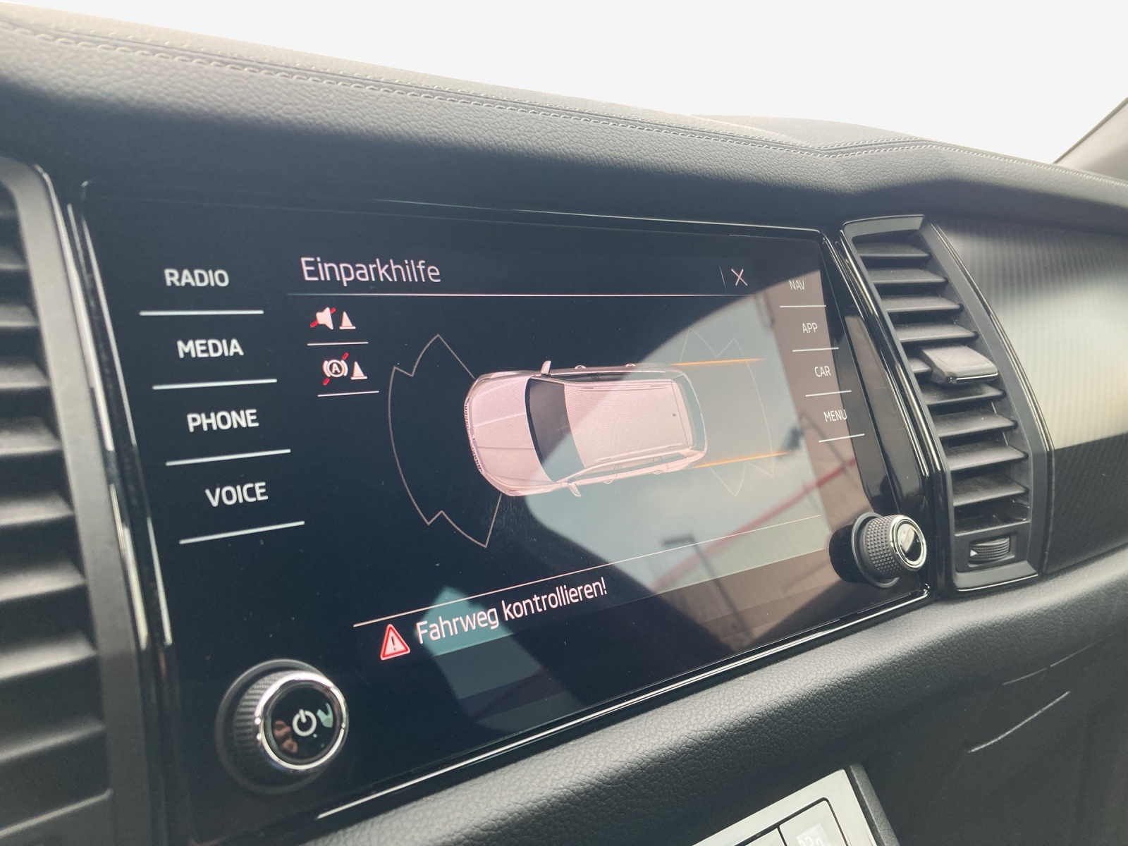 SKODA Kodiaq 2.0 TDI CR SportLine 4x4 DSG-image-14