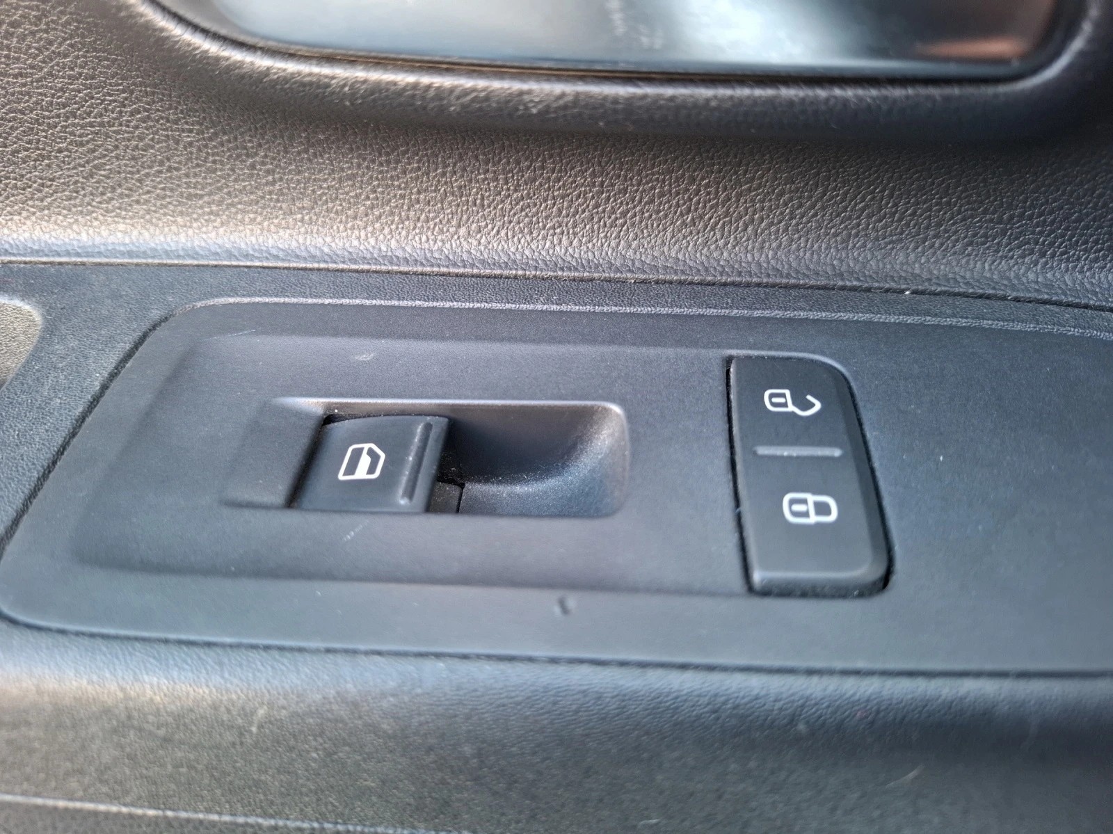 VW Up 1.0 swiss up mit Navi - Tempomat - Parksensoren....-image-11