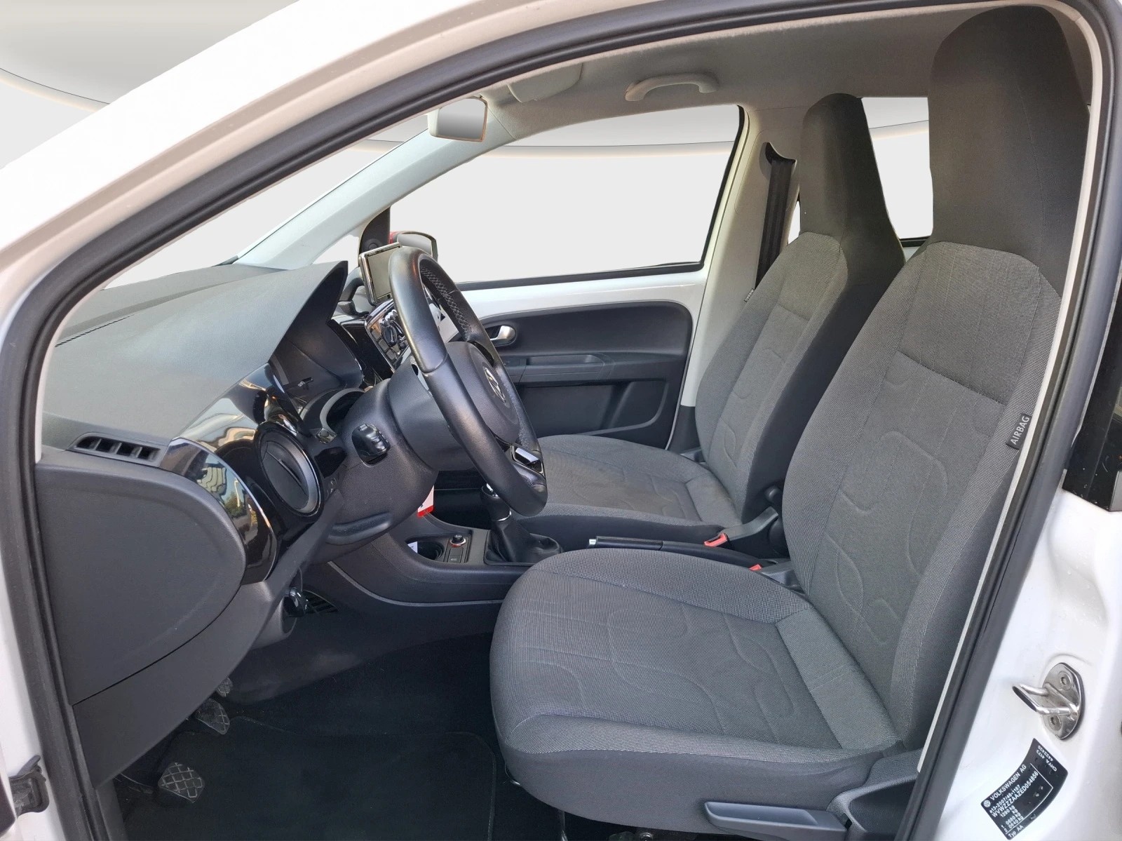 VW Up 1.0 swiss up mit Navi - Tempomat - Parksensoren....-image-8