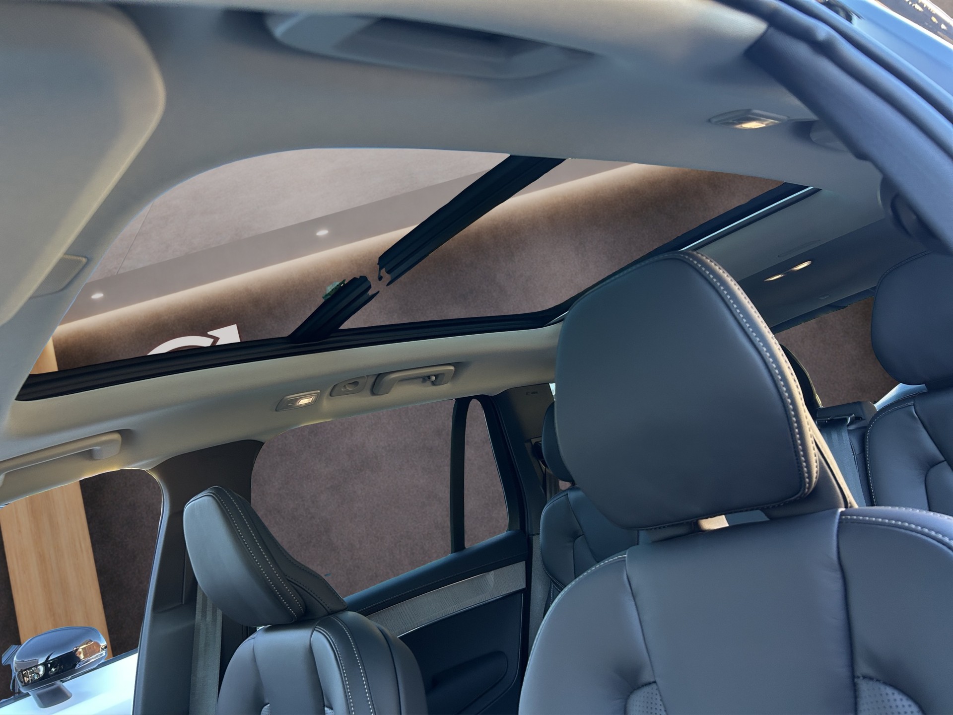 VOLVO XC90 2.0 T8 TE Plus Dark eAWD-image-14