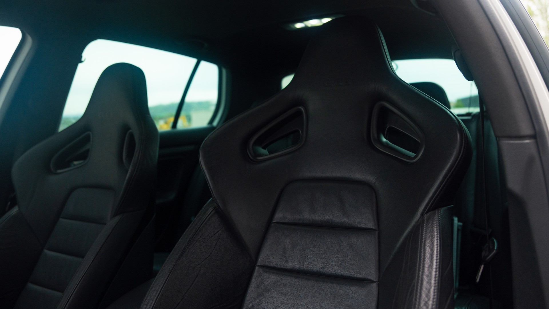 VW Golf 2.0 TFSI GTI Edition 30-image-2