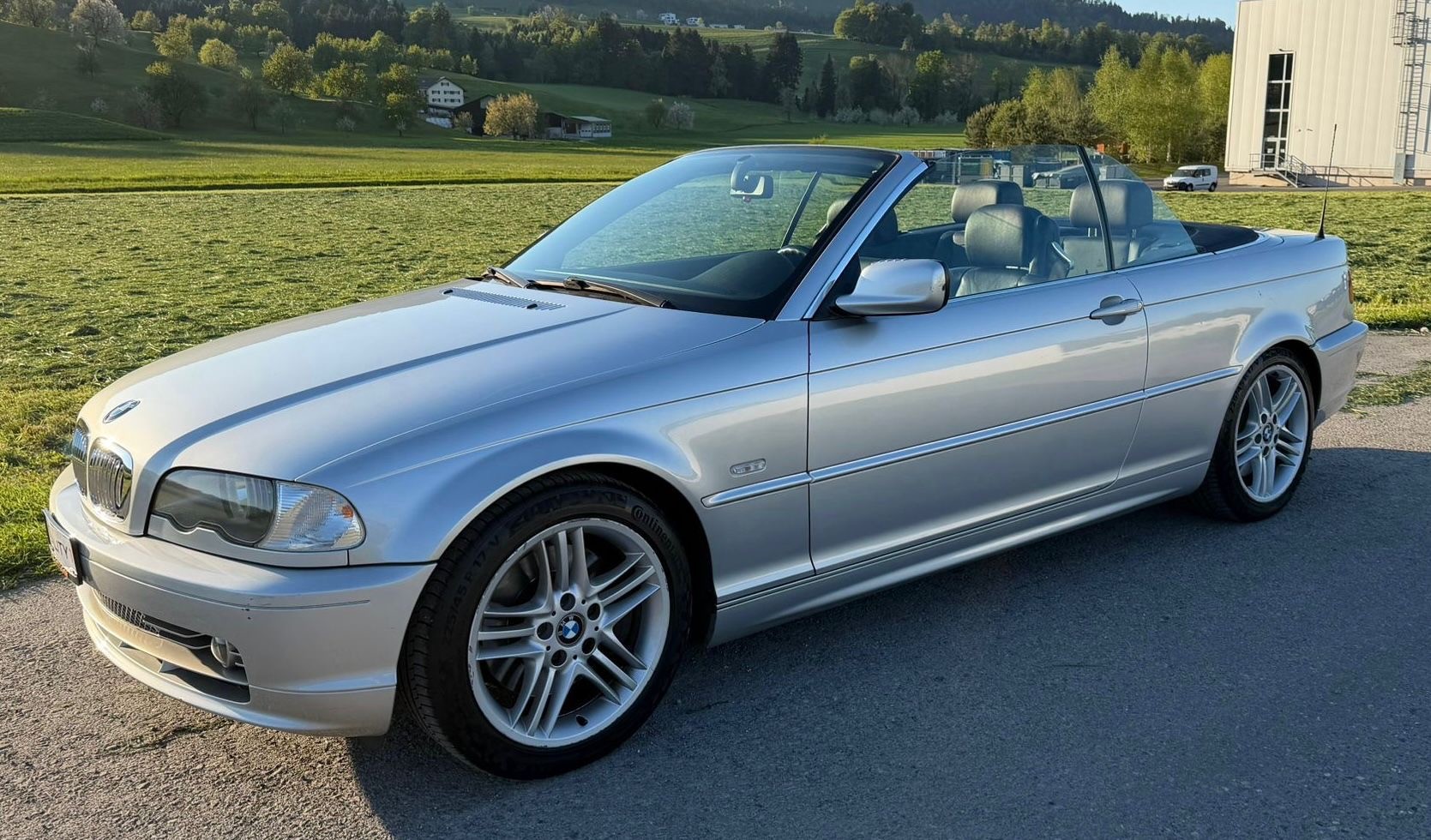 BMW 330Ci Cabriolet-image-1