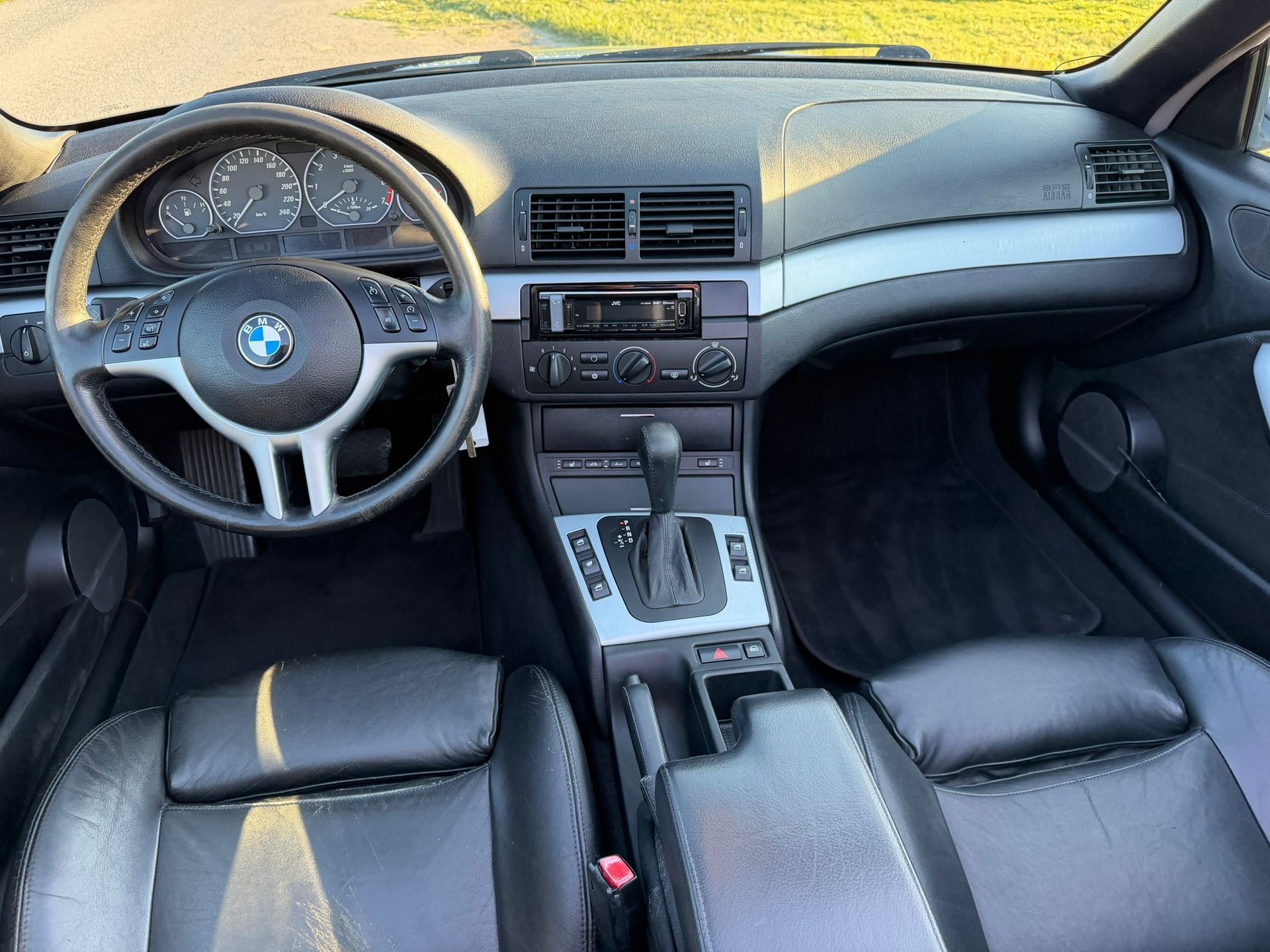 BMW 330Ci Cabriolet-image-9