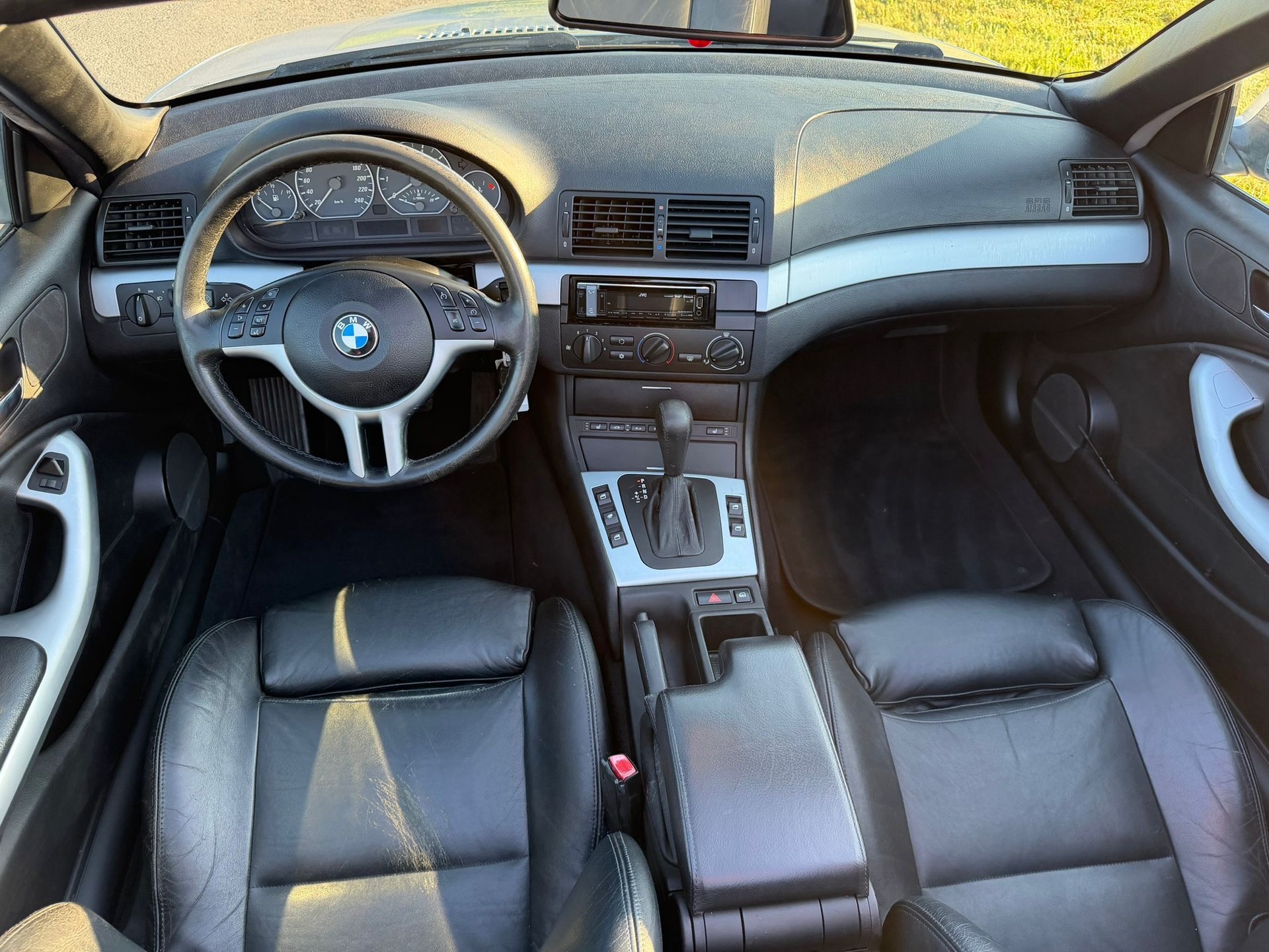 BMW 330Ci Cabriolet-image-10