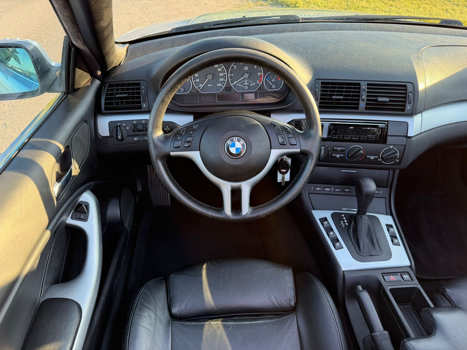BMW 330Ci Cabriolet-image-11