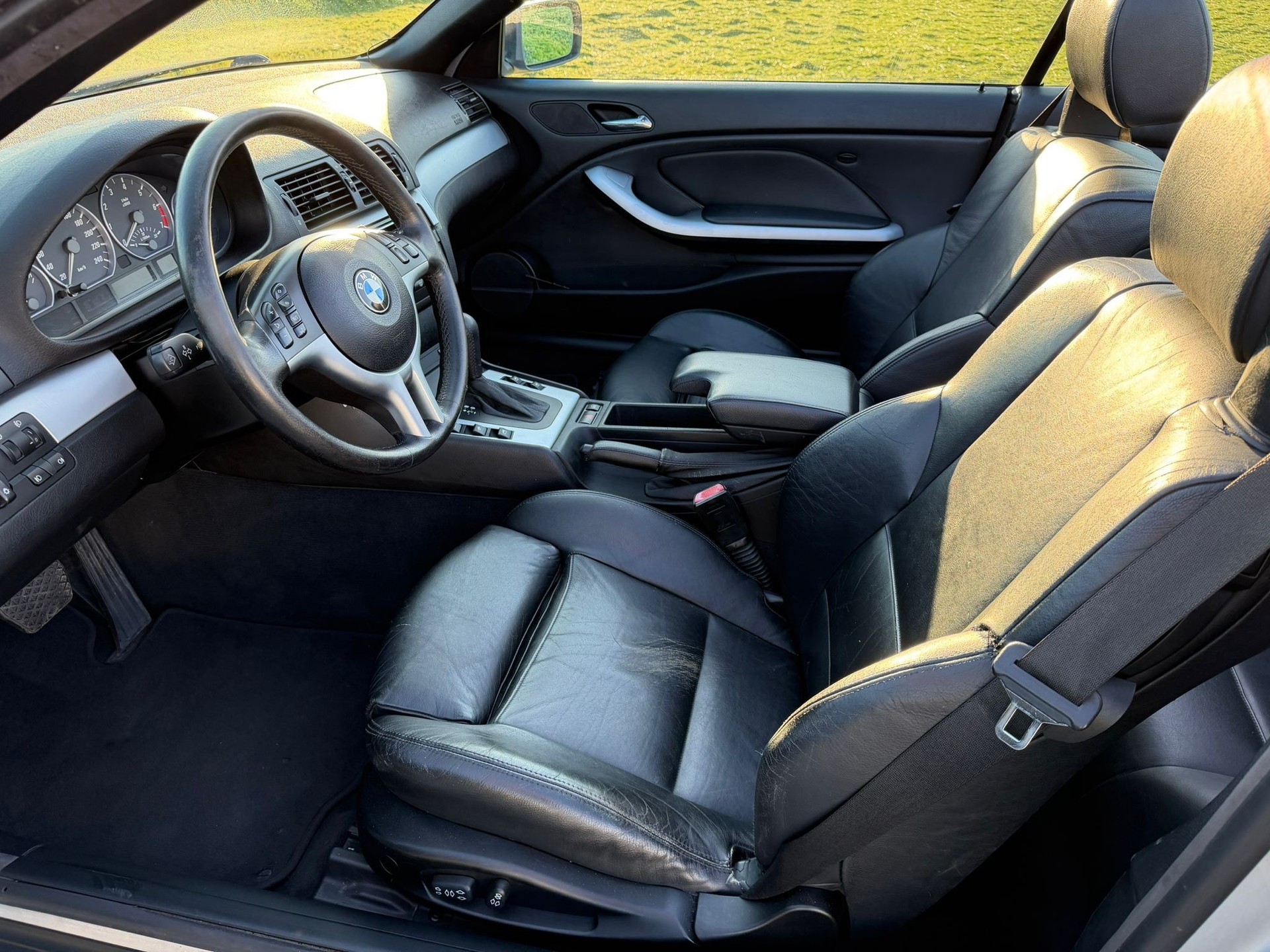 BMW 330Ci Cabriolet-image-8