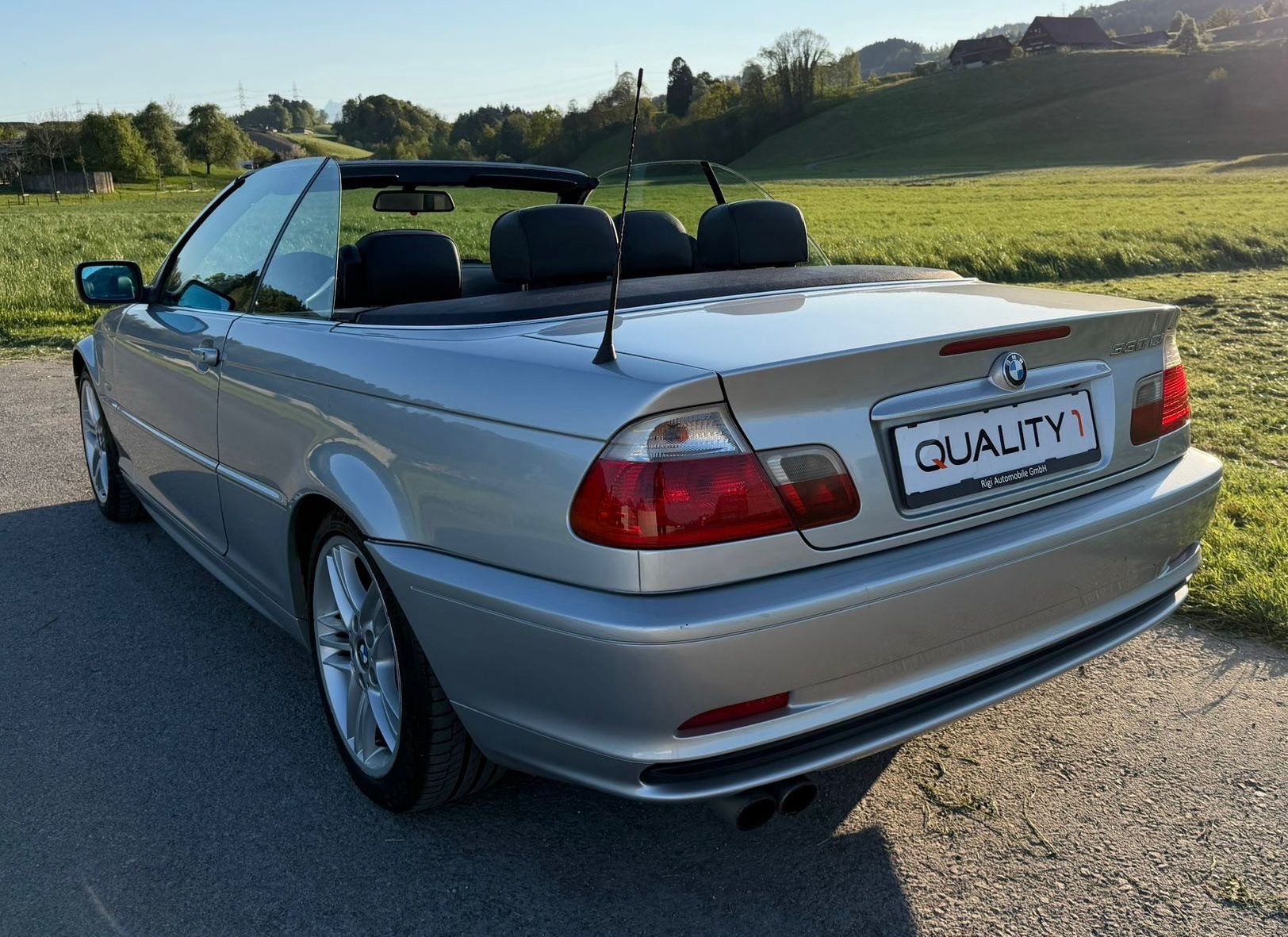BMW 330Ci Cabriolet-image-3
