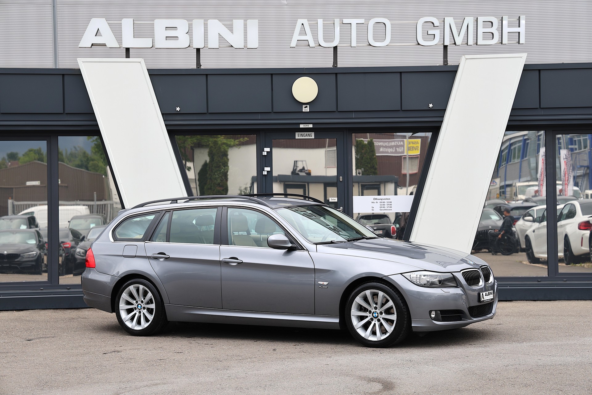 BMW 330d xDrive Touring Steptronic-image-2