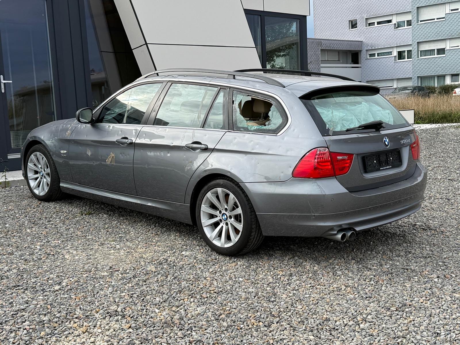 BMW 330d xDrive Touring Steptronic *HAGELSCHADEN* **Jetzt nur noch CHF 8'900.- statt CHF 14'900.-**-image-8