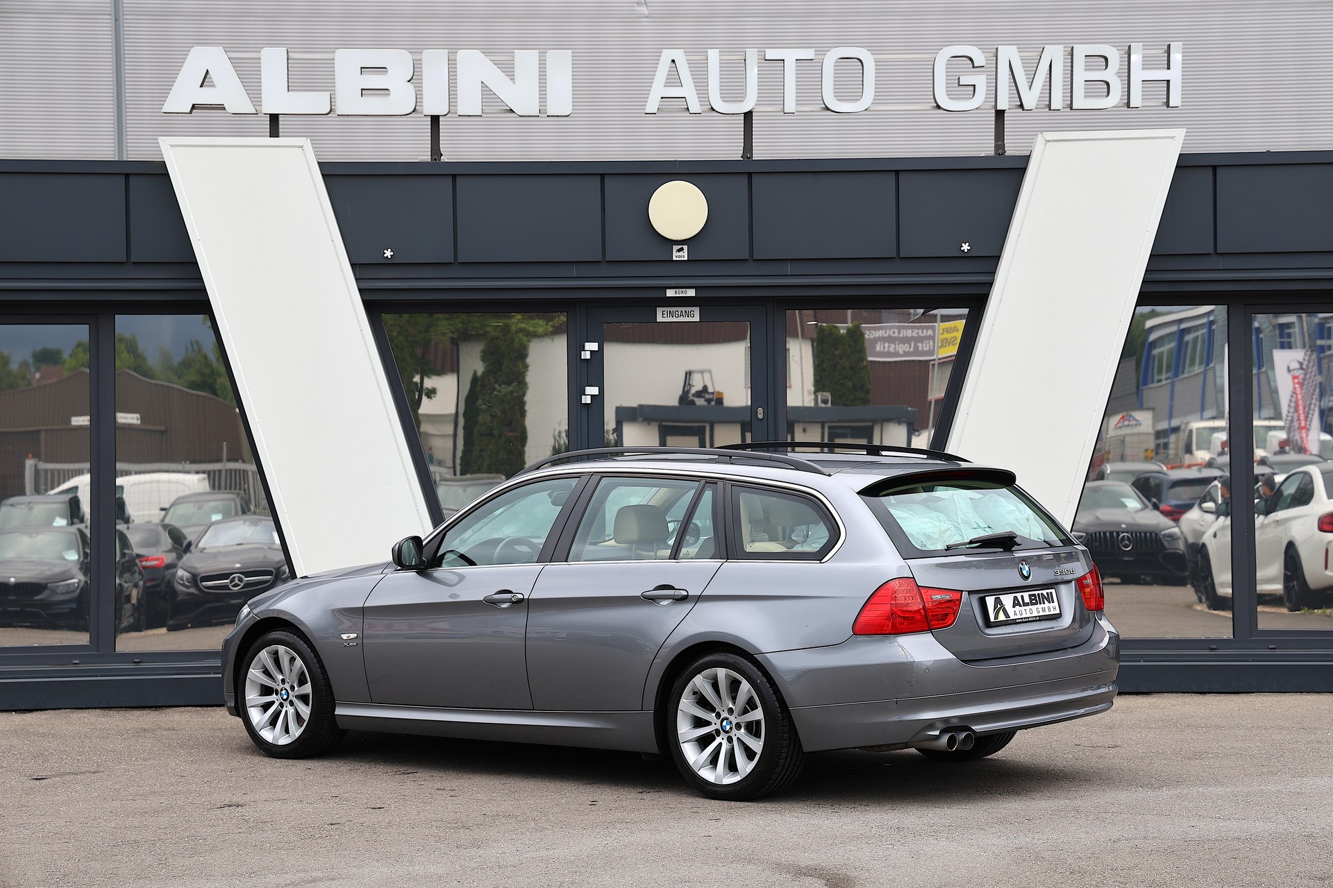 BMW 330d xDrive Touring Steptronic-image-4