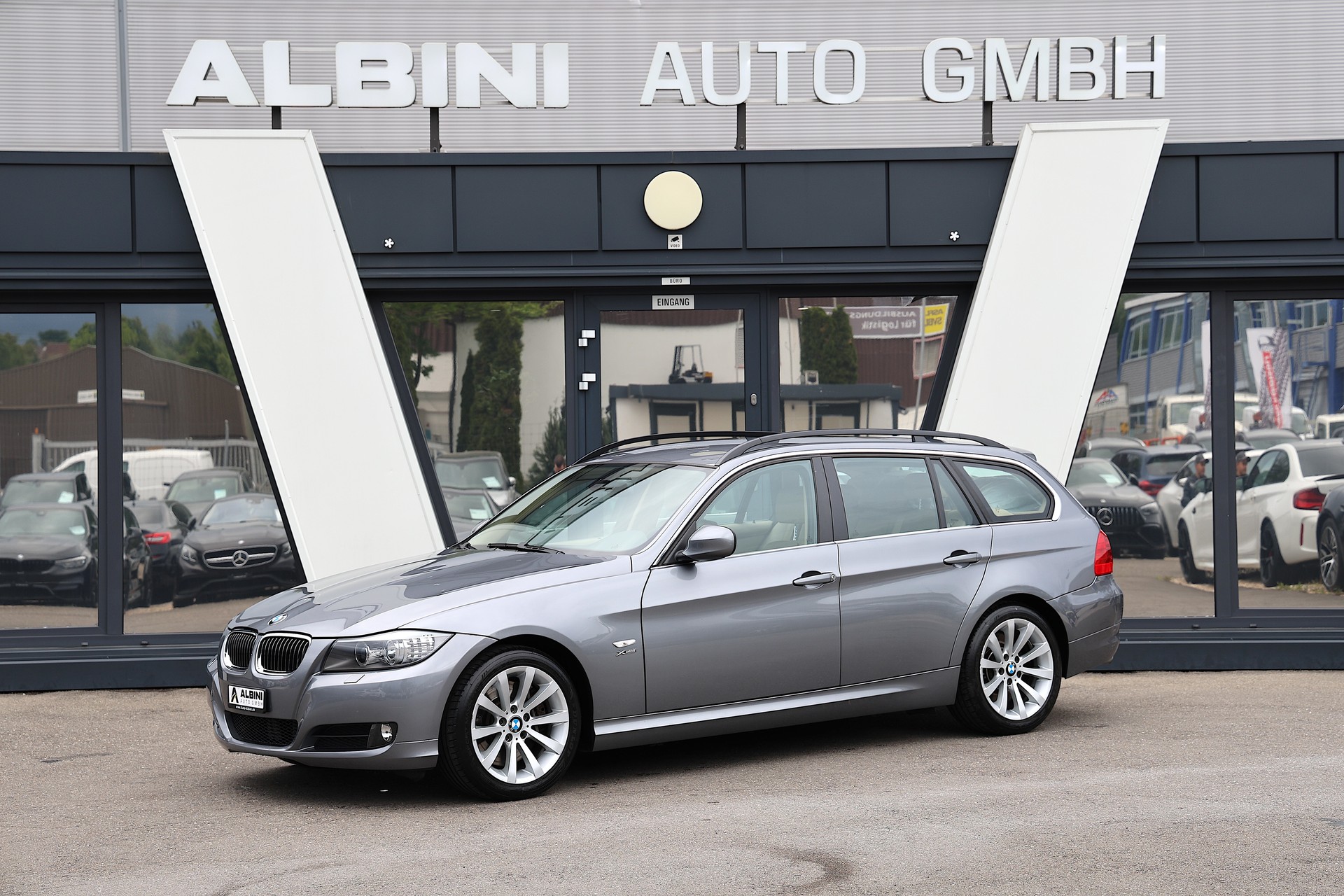 BMW 330d xDrive Touring Steptronic-image-0