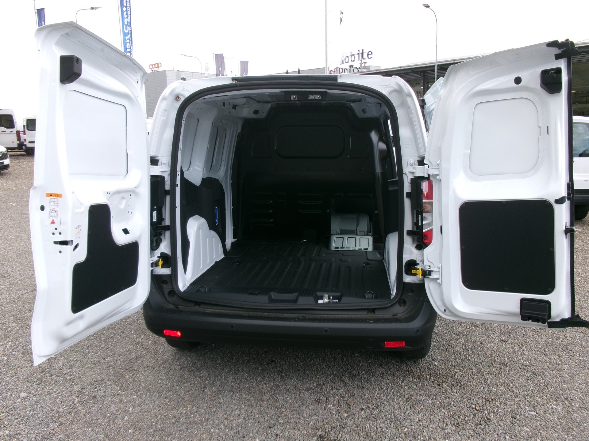 FORD Transit Courier Van 1.0 EcoBoost Trend-image-4