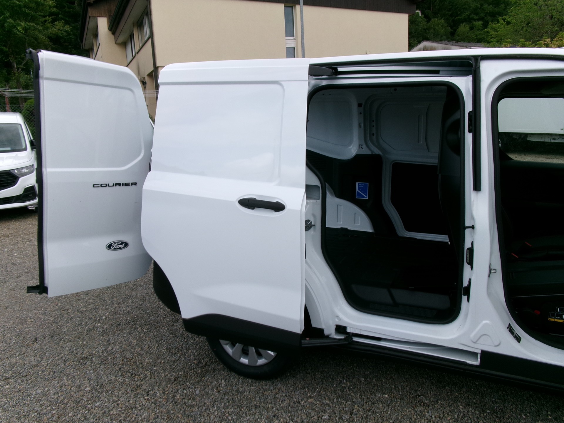 FORD Transit Courier Van 1.0 EcoBoost Trend-image-6