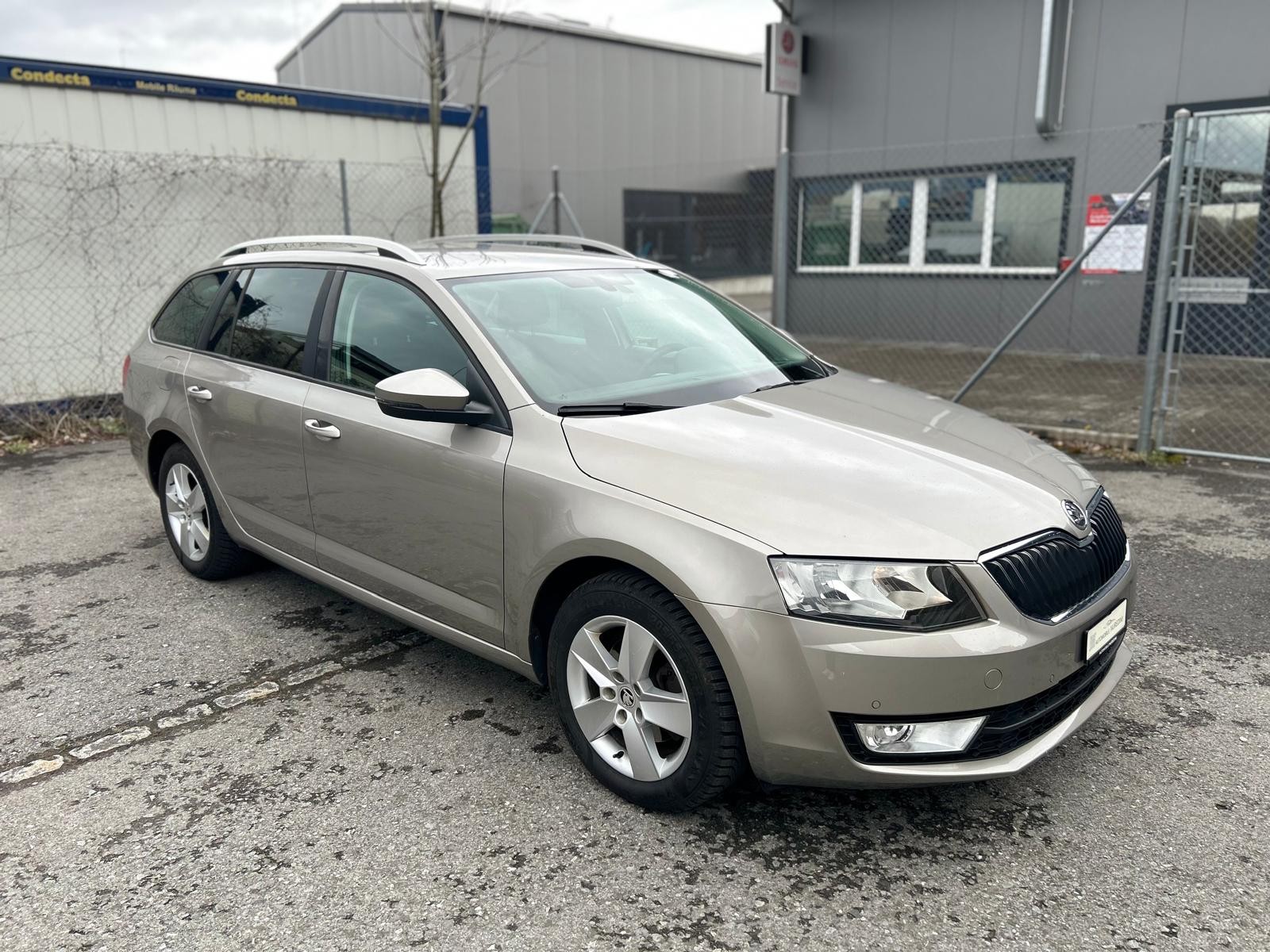 SKODA Octavia Combi 2.0 TDI Ambition 4x4-image-1